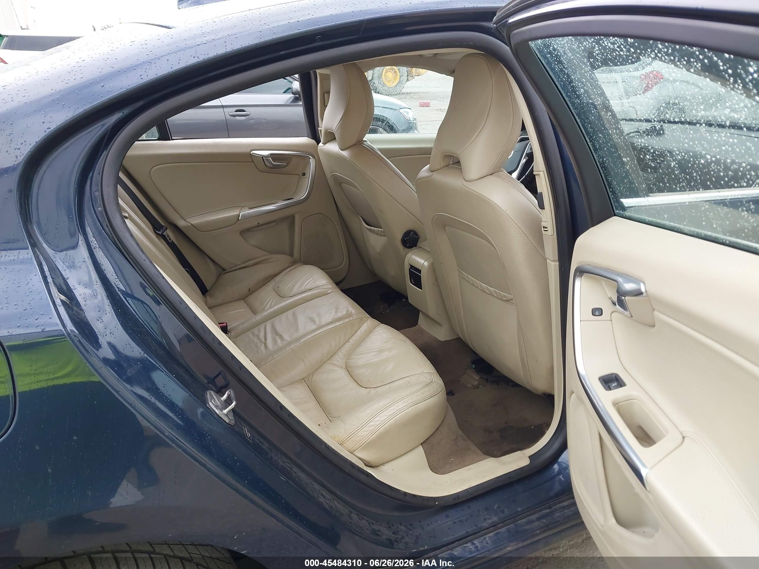 2014 Volvo S60 T5 Синий vin: YV1612FS5E2285151