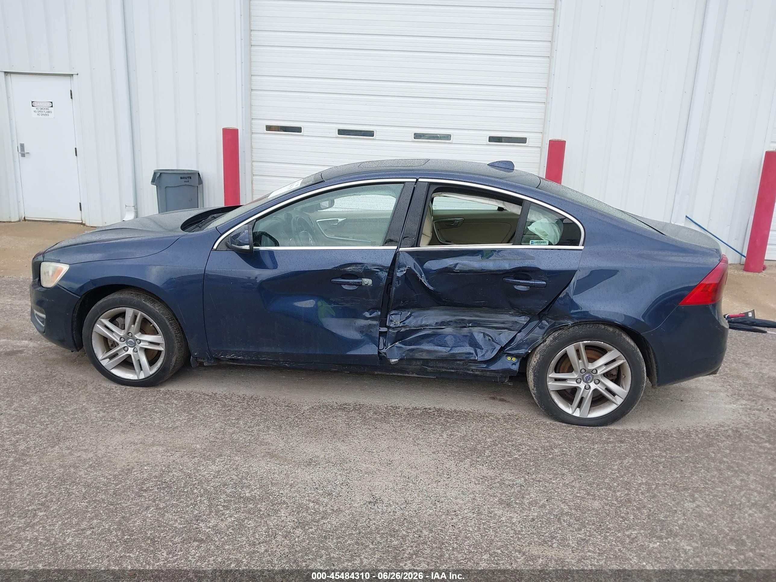 2014 Volvo S60 T5 Синий vin: YV1612FS5E2285151