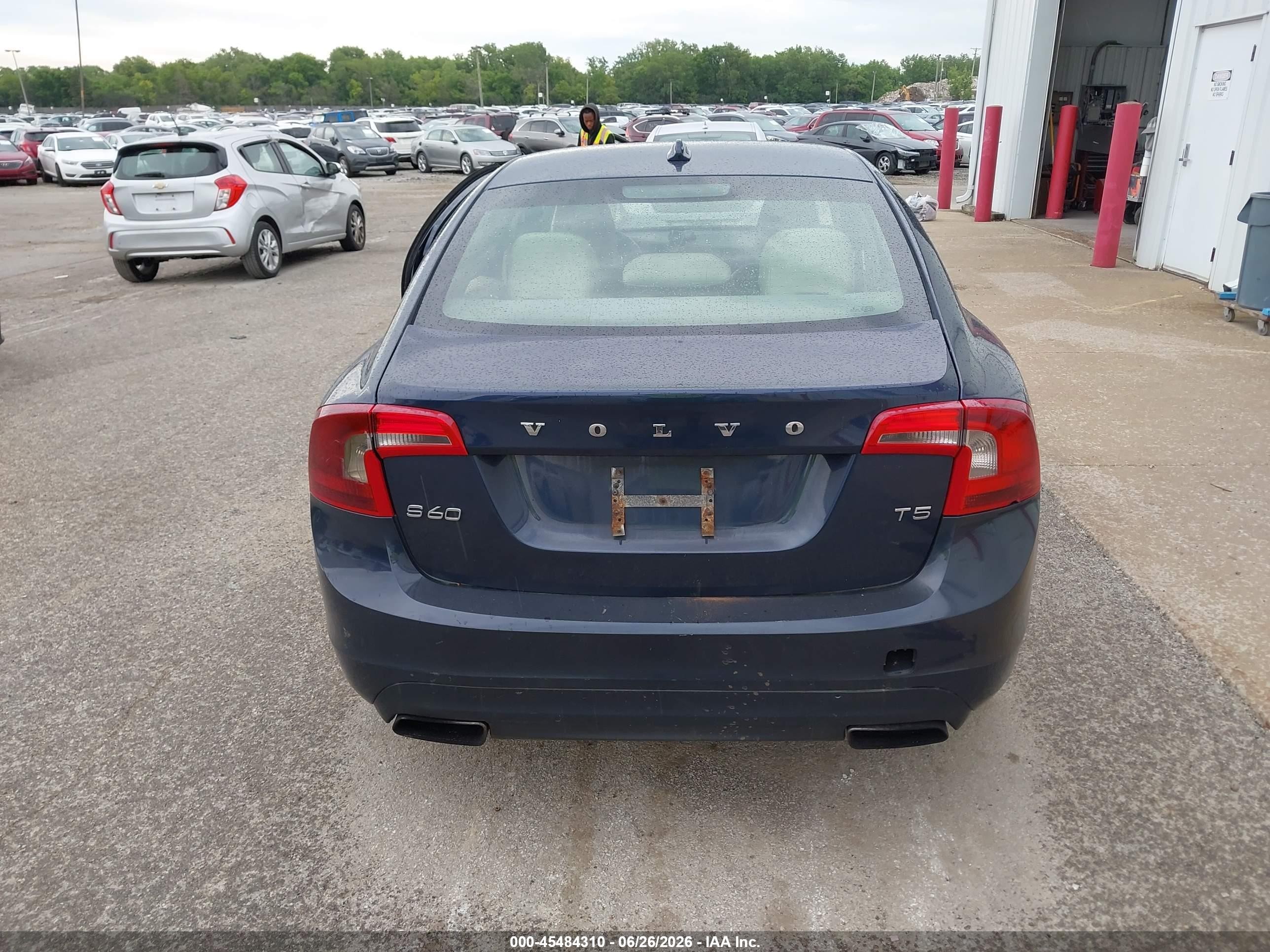 2014 Volvo S60 T5 Синий vin: YV1612FS5E2285151