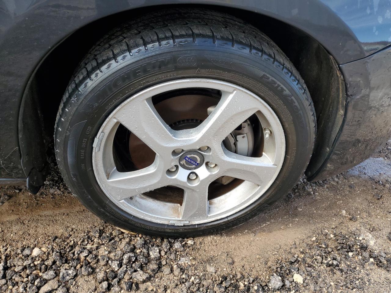 2013 Volvo S60 T5 Black vin: YV1612FS6D1212732 Damage: Front Bumper, Gouged, 1/2 To 1 Inch