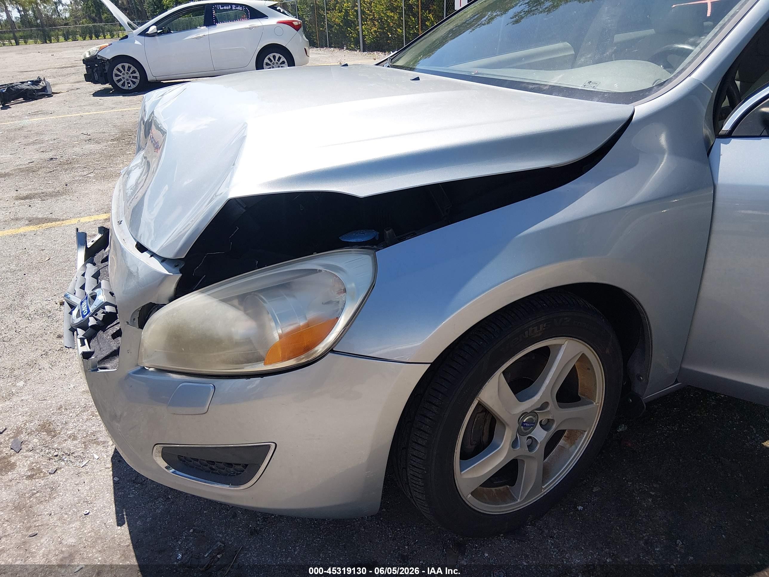 2013 Volvo S60 T5 Silver vin: YV1612FS6D1220815