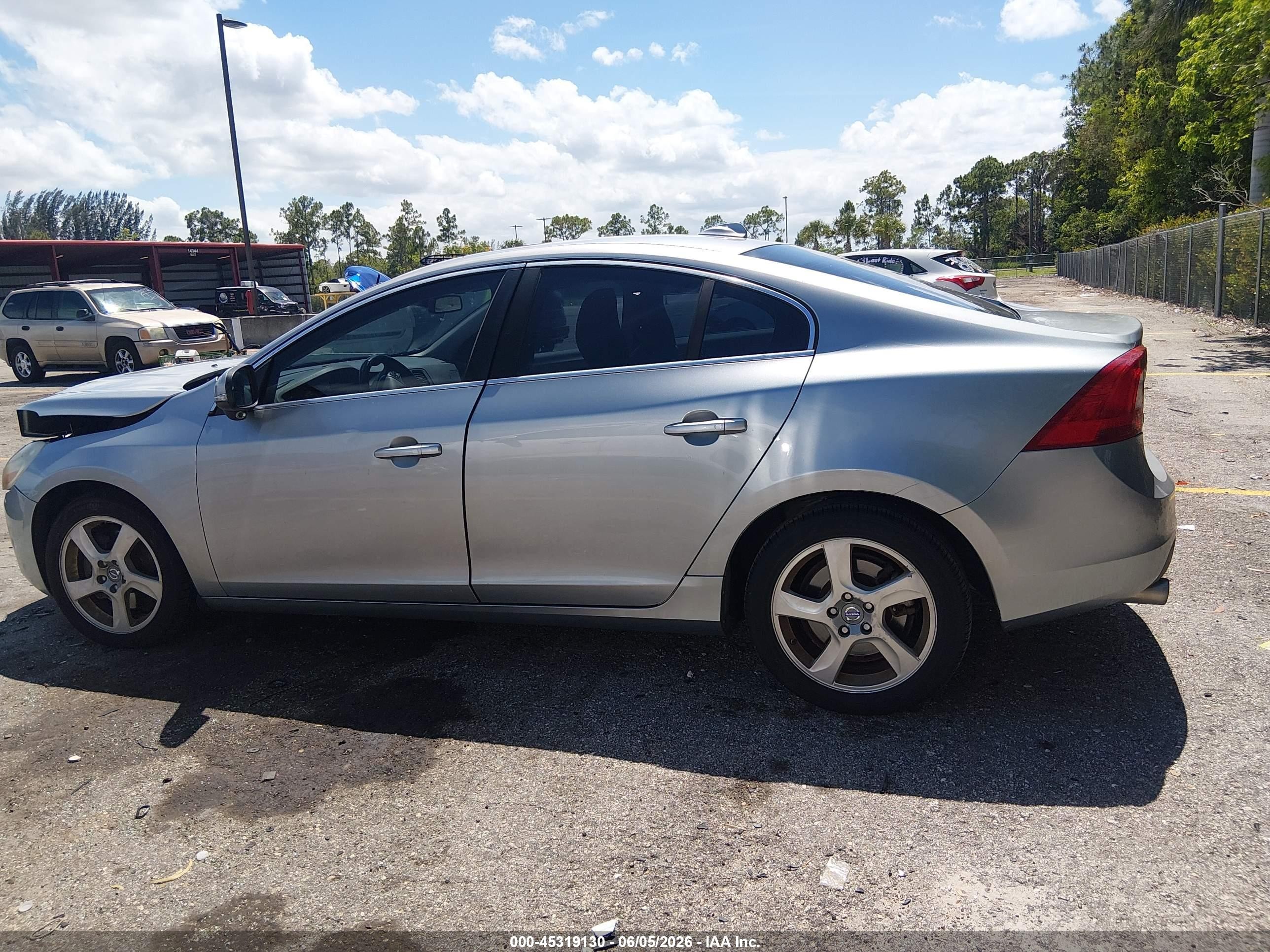 2013 Volvo S60 T5 Silver vin: YV1612FS6D1220815