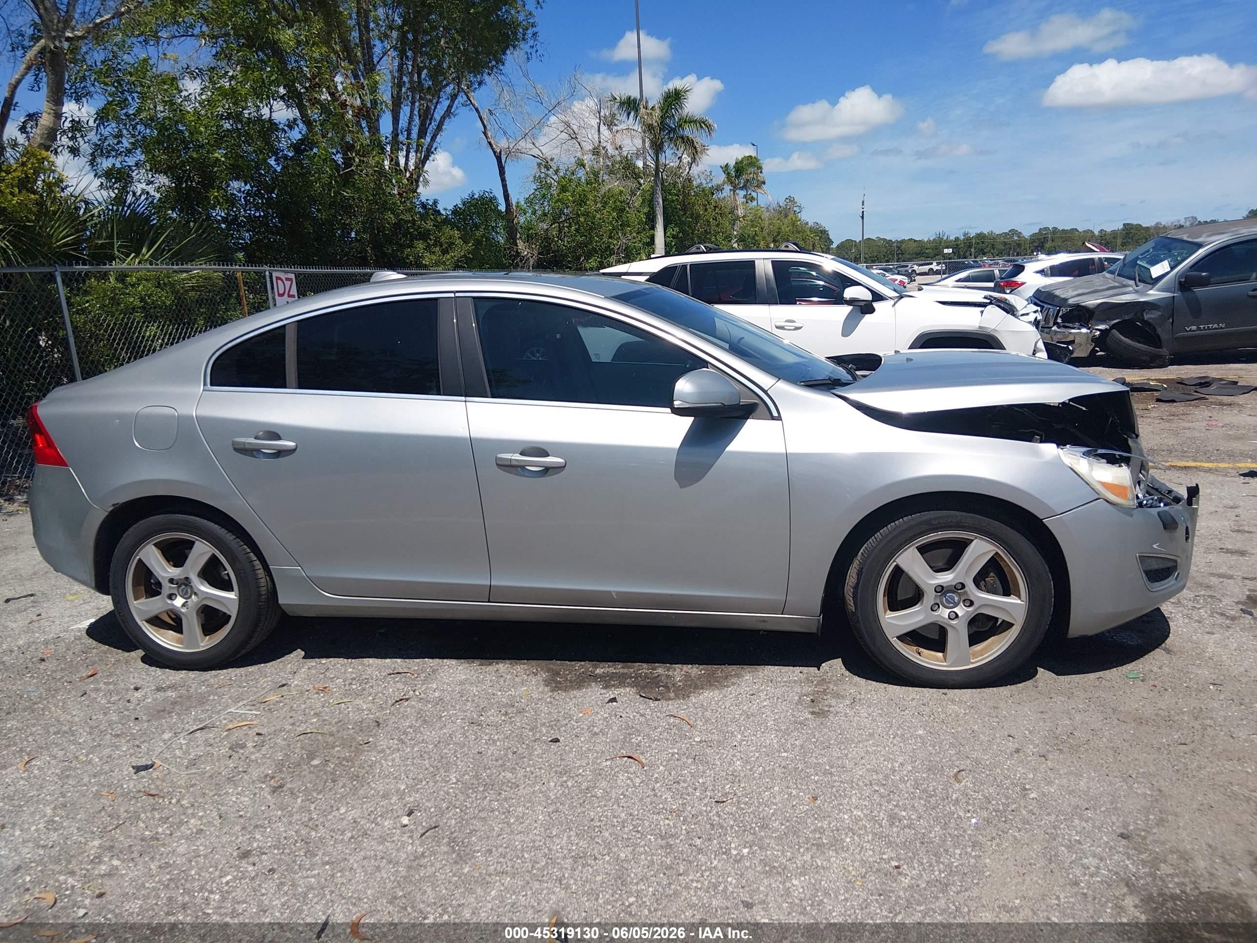 2013 Volvo S60 T5 Silver vin: YV1612FS6D1220815