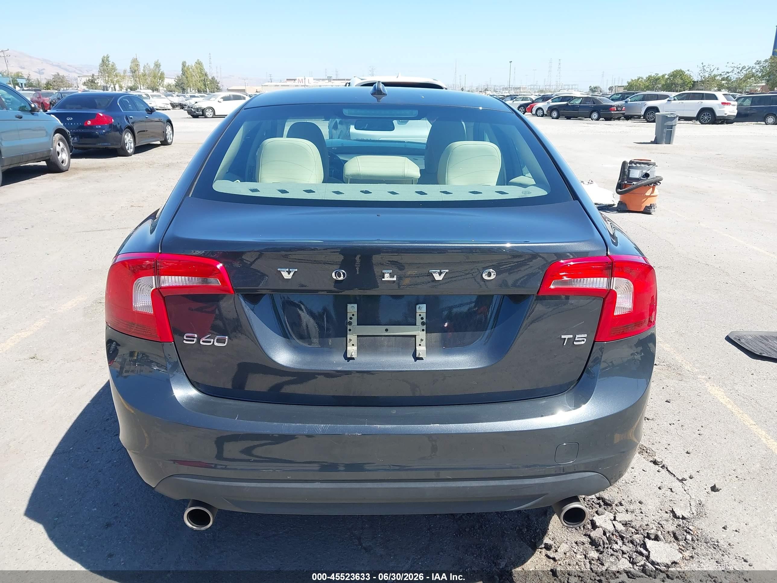 2013 Volvo S60 T5/t5 Platinum/t5 Premier/t5 Premier Plus Gray vin: YV1612FS6D2185848
