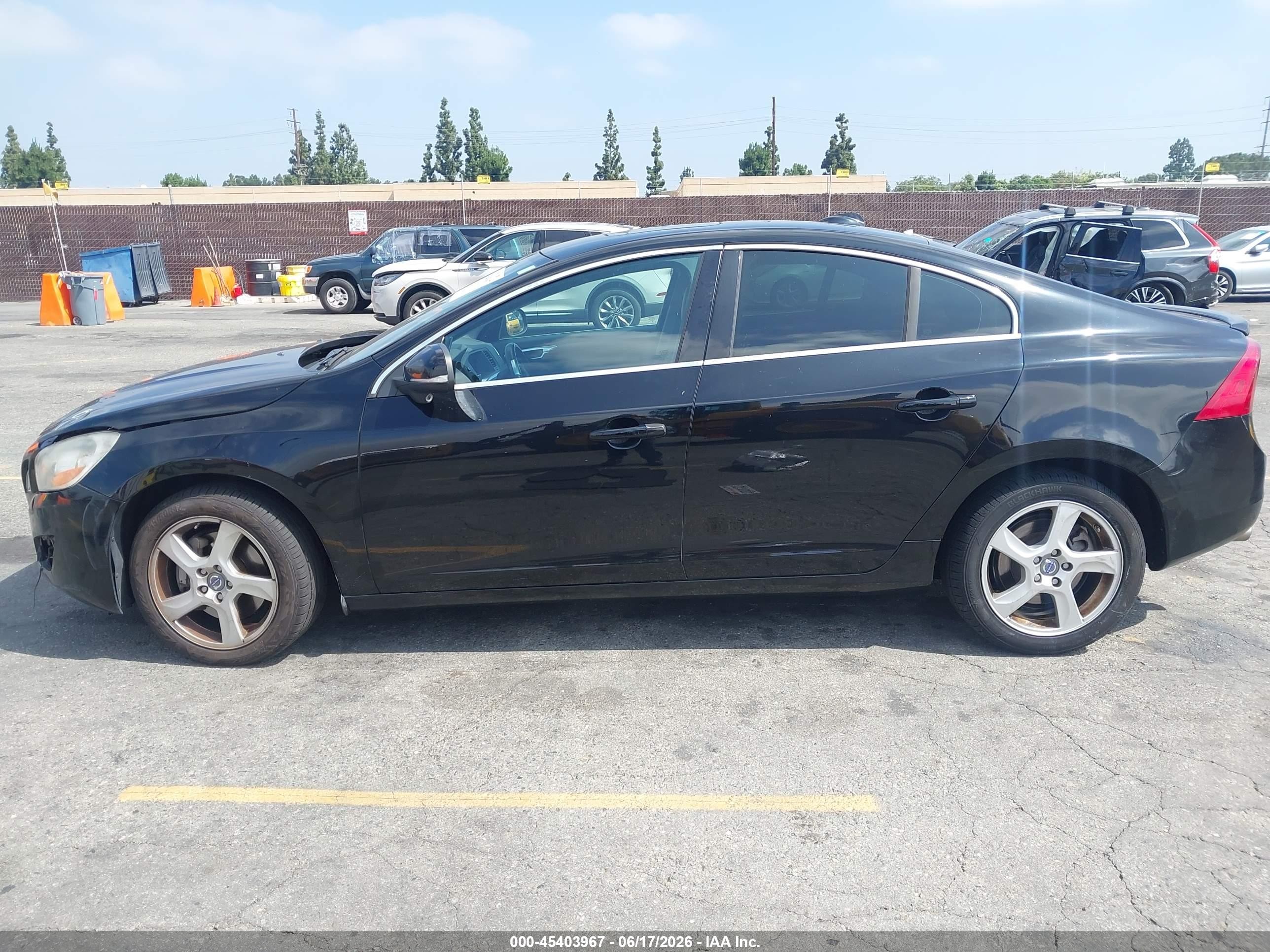 2013 Volvo S60 T5 Platinum Black vin: YV1612FS6D2201644
