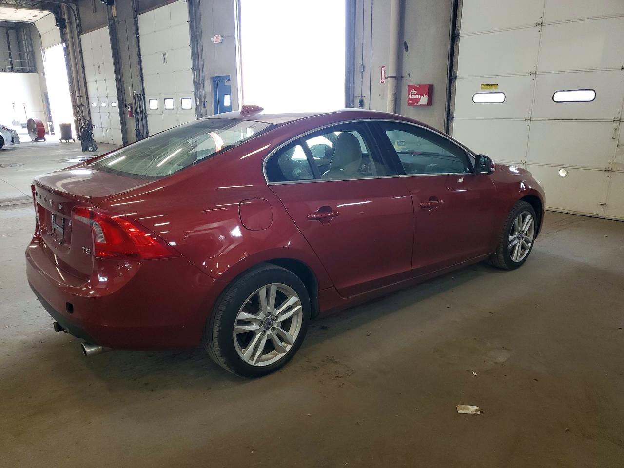2013 Volvo S60 T5 Red vin: YV1612FS7D2189455