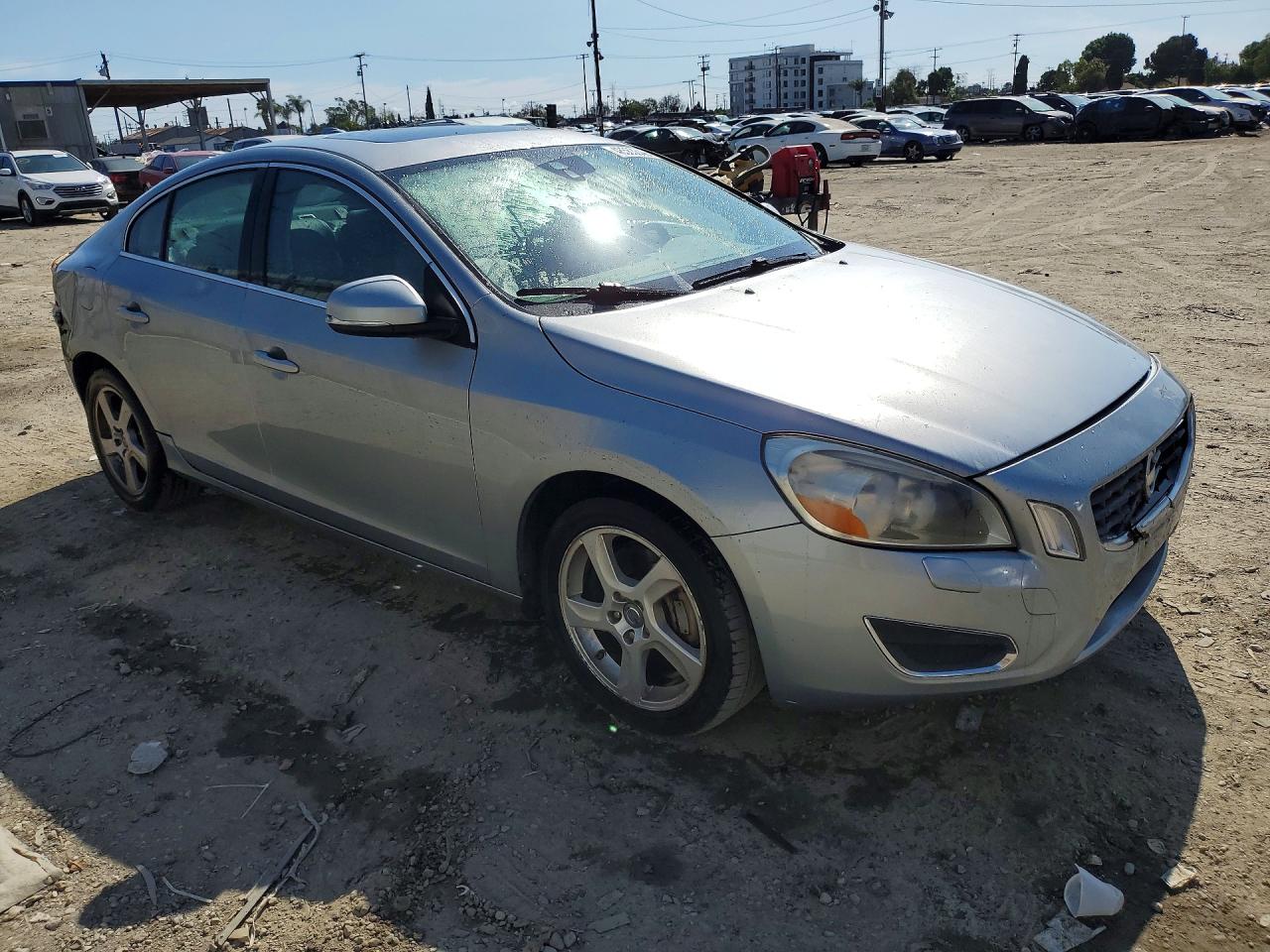 2013 Volvo S60 T5 Серебряный vin: YV1612FS7D2201572