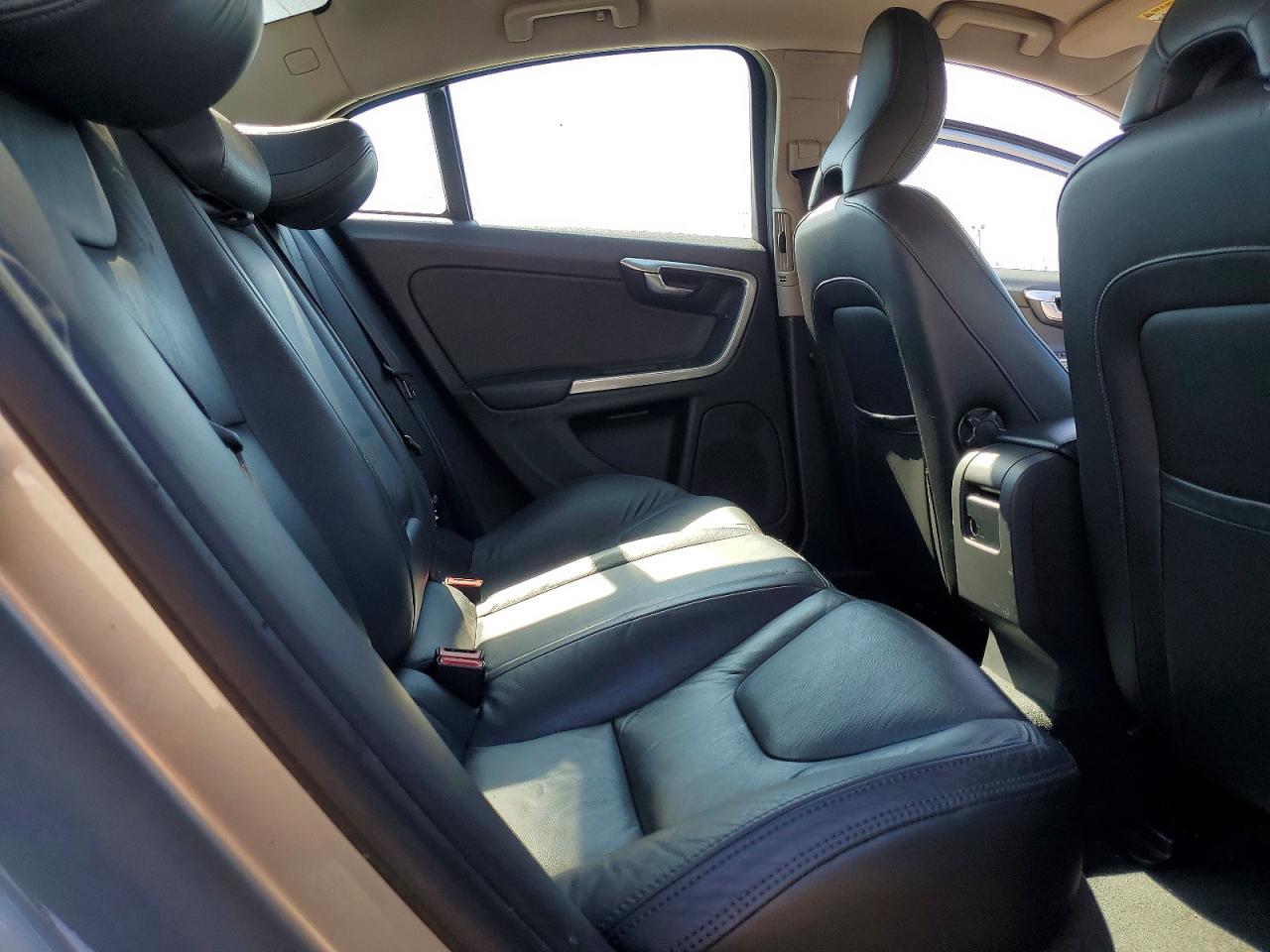 2013 Volvo S60 T5 Серебряный vin: YV1612FS7D2201572