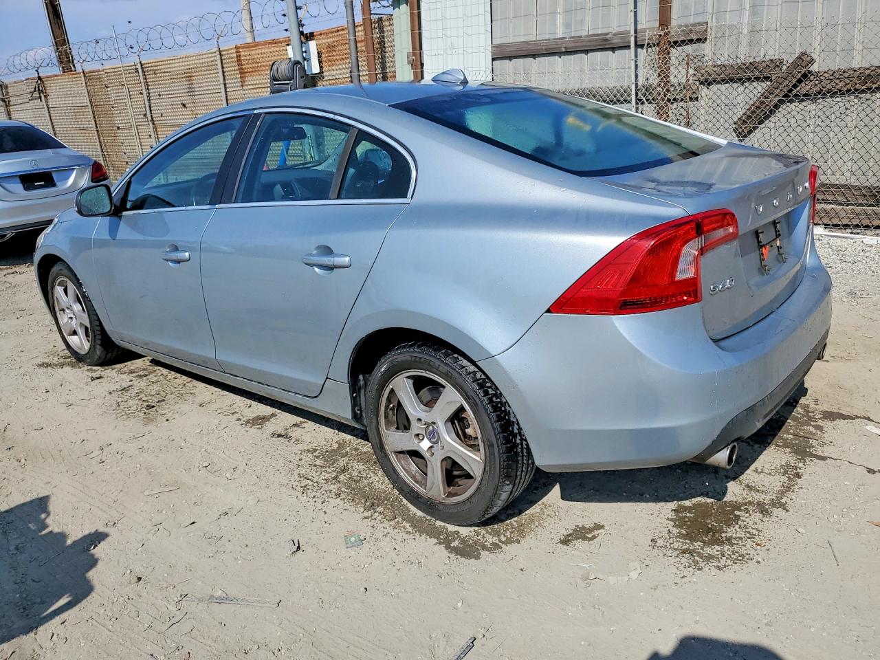 2013 Volvo S60 T5 Серебряный vin: YV1612FS7D2201572
