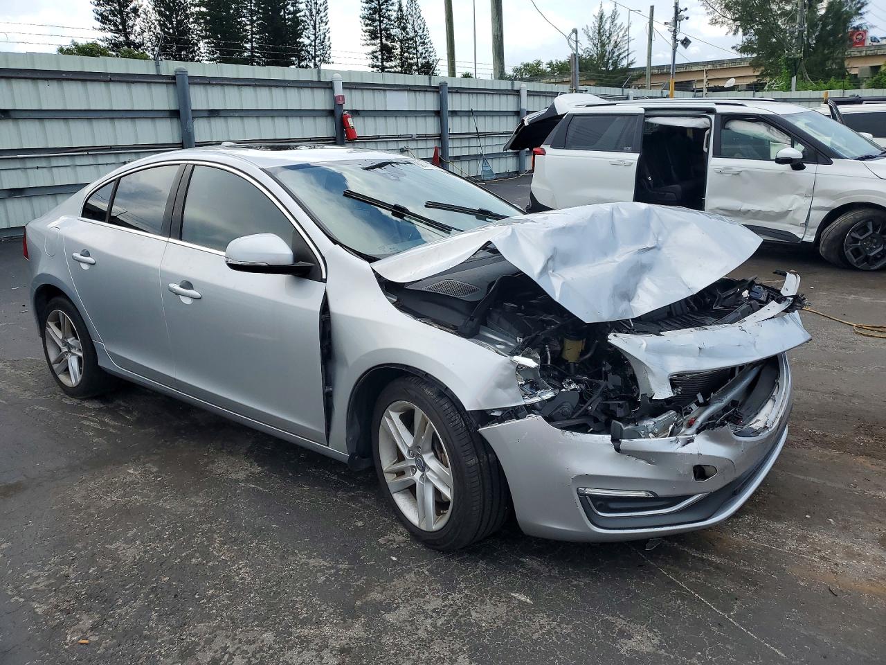 2014 Volvo S60 T5 Silver vin: YV1612FS7E2290478
