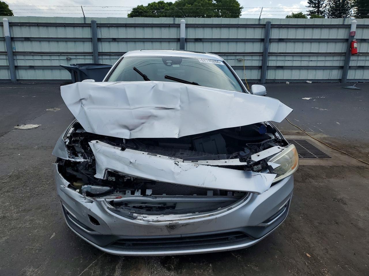 2014 Volvo S60 T5 Silver vin: YV1612FS7E2290478