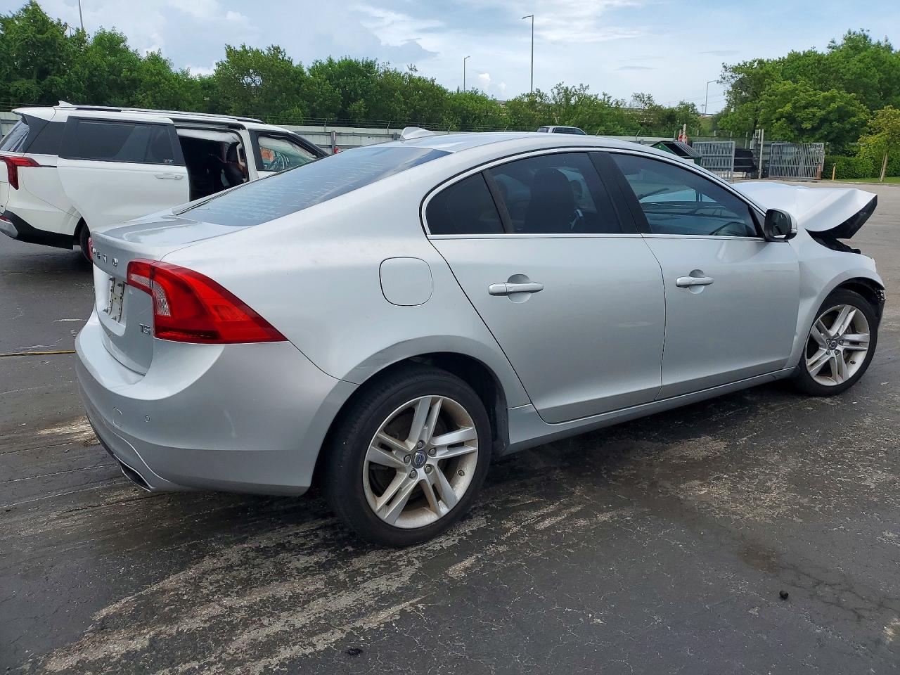 2014 Volvo S60 T5 Silver vin: YV1612FS7E2290478