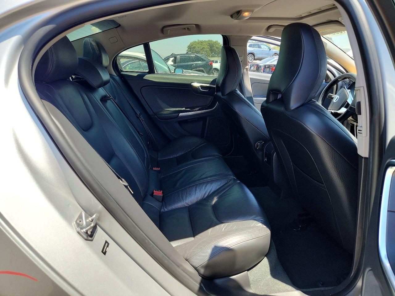 2014 Volvo S60 T5 Серебряный vin: YV1612FS8E2278792
