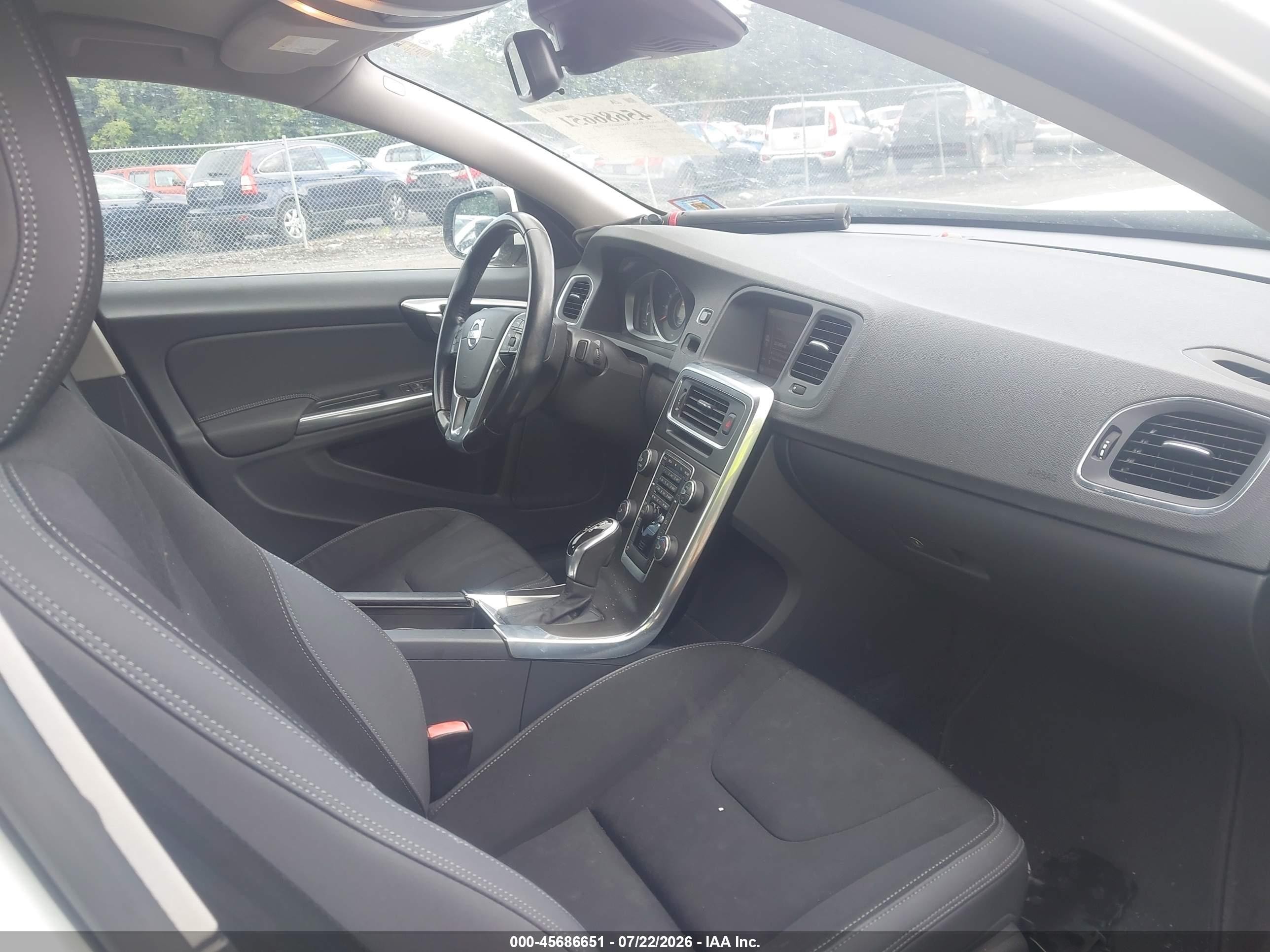 2014 Volvo S60 T5 White vin: YV1612FS8E2298587