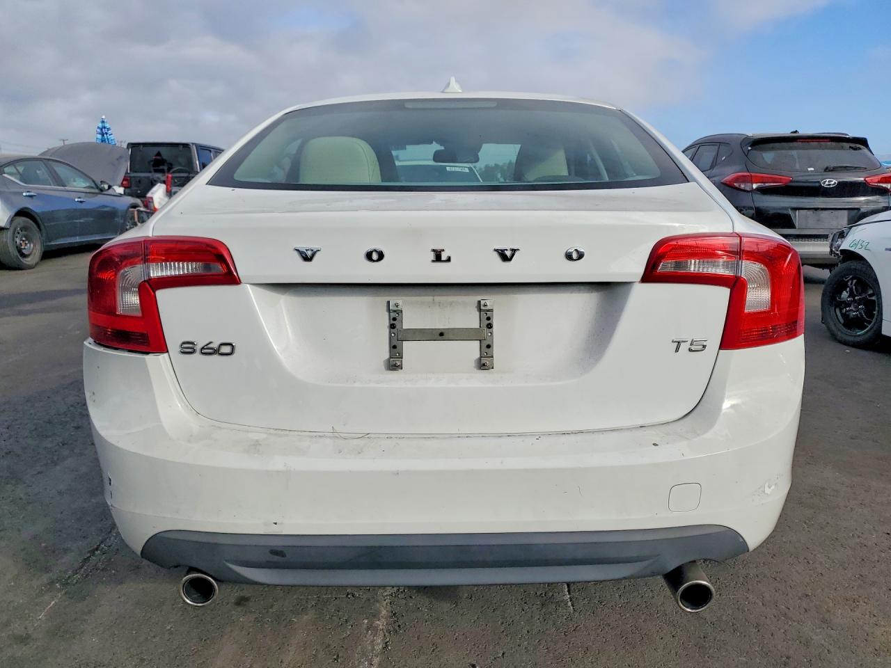 2013 Volvo S60 T5 White vin: YV1612FS9D1220551