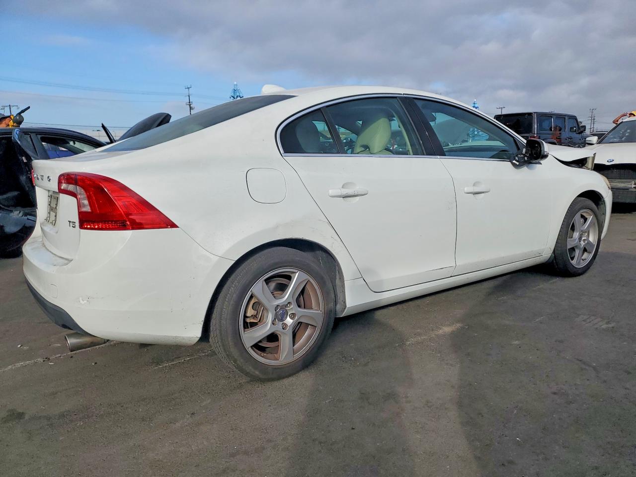 2013 Volvo S60 T5 White vin: YV1612FS9D1220551