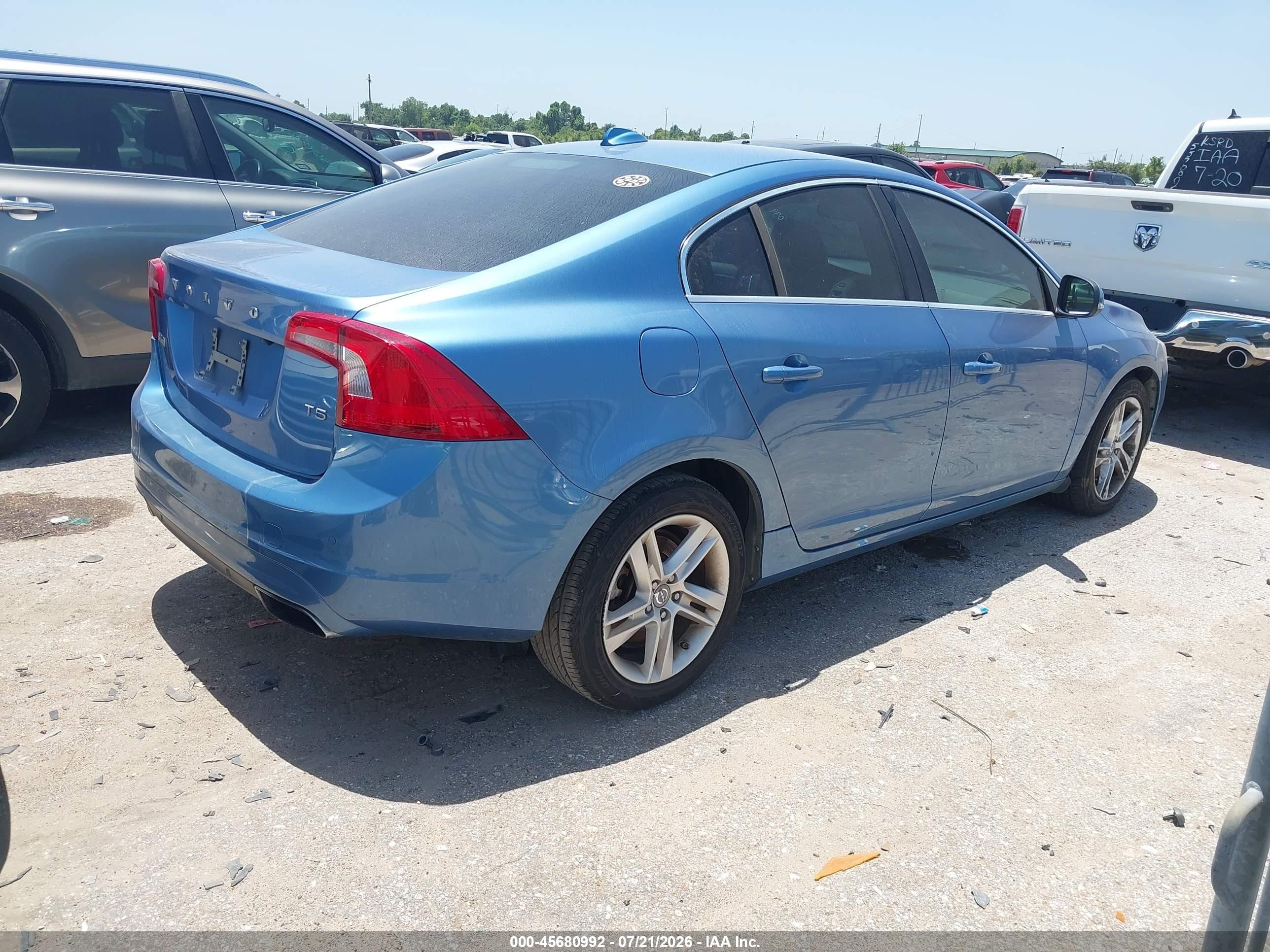 2014 Volvo S60 T5 Platinum Blue vin: YV1612FS9E1297566