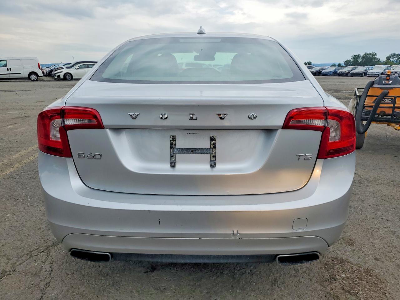 2014 Volvo S60 T5 Gray vin: YV1612FS9E2290949