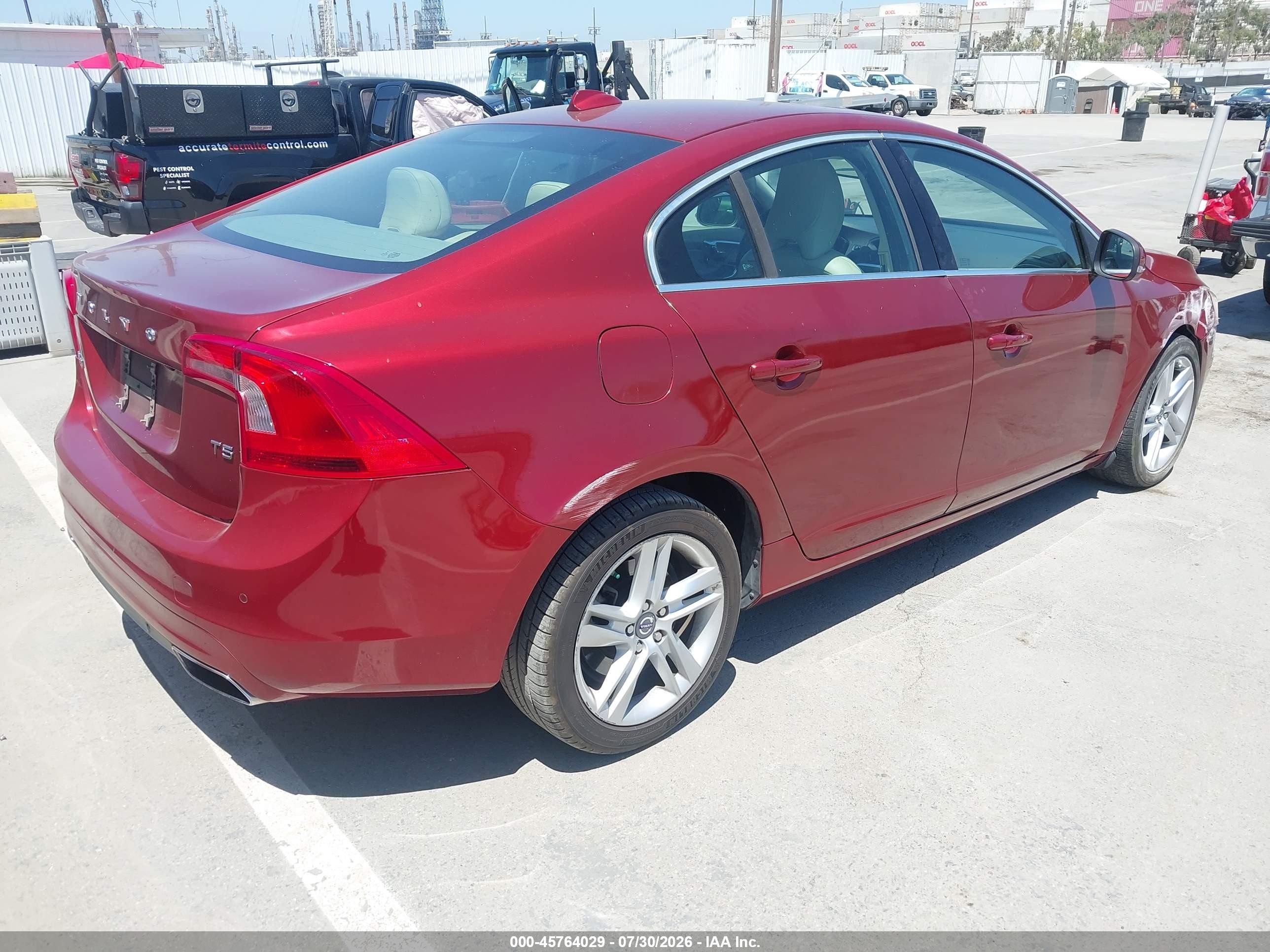 2014 Volvo S60 T5 Platinum Red vin: YV1612FS9E2295813