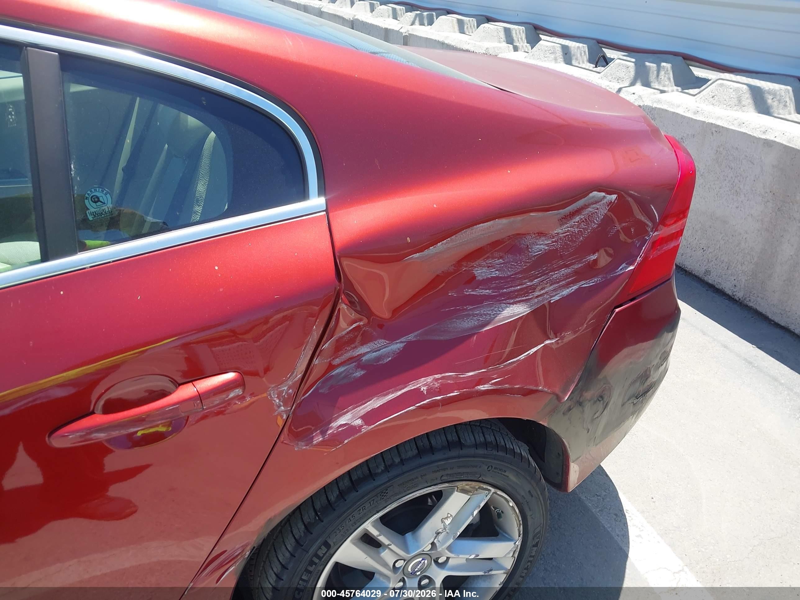 2014 Volvo S60 T5 Platinum Red vin: YV1612FS9E2295813