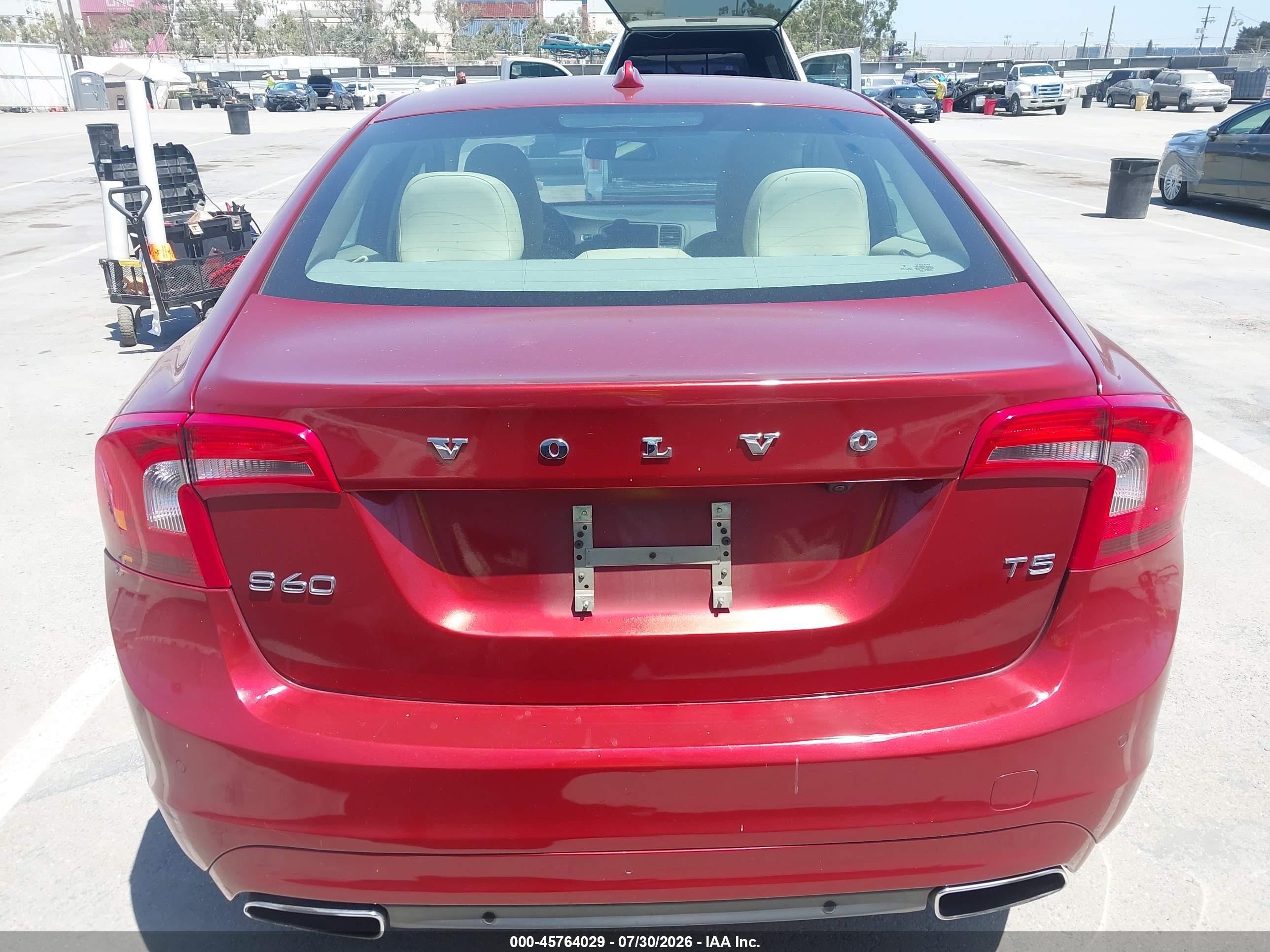 2014 Volvo S60 T5 Platinum Red vin: YV1612FS9E2295813
