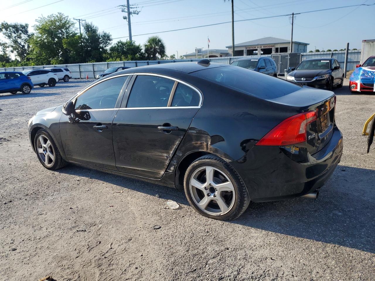 2013 Volvo S60 T5 Черный vin: YV1612FSXD2201792