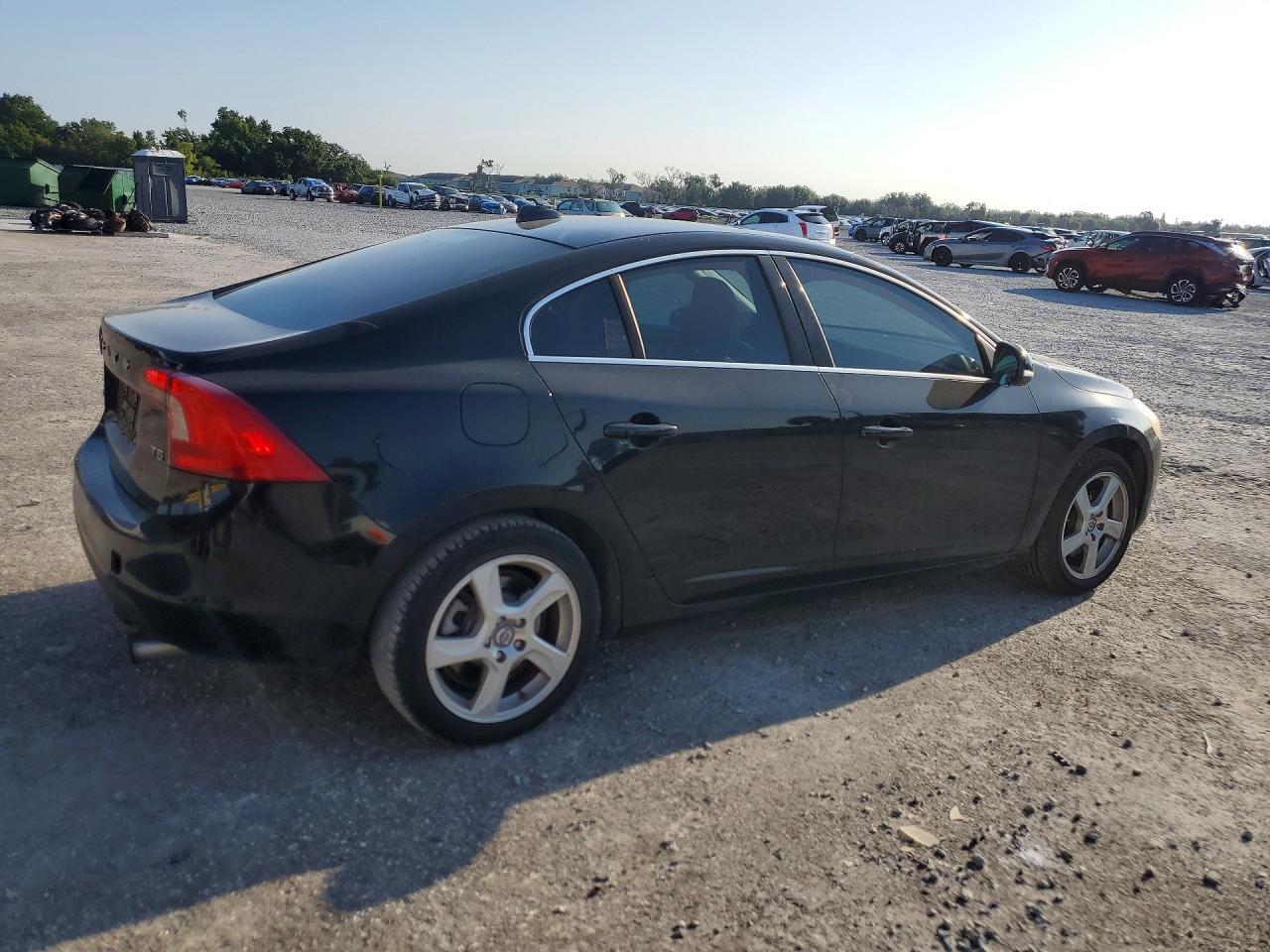 2013 Volvo S60 T5 Черный vin: YV1612FSXD2201792