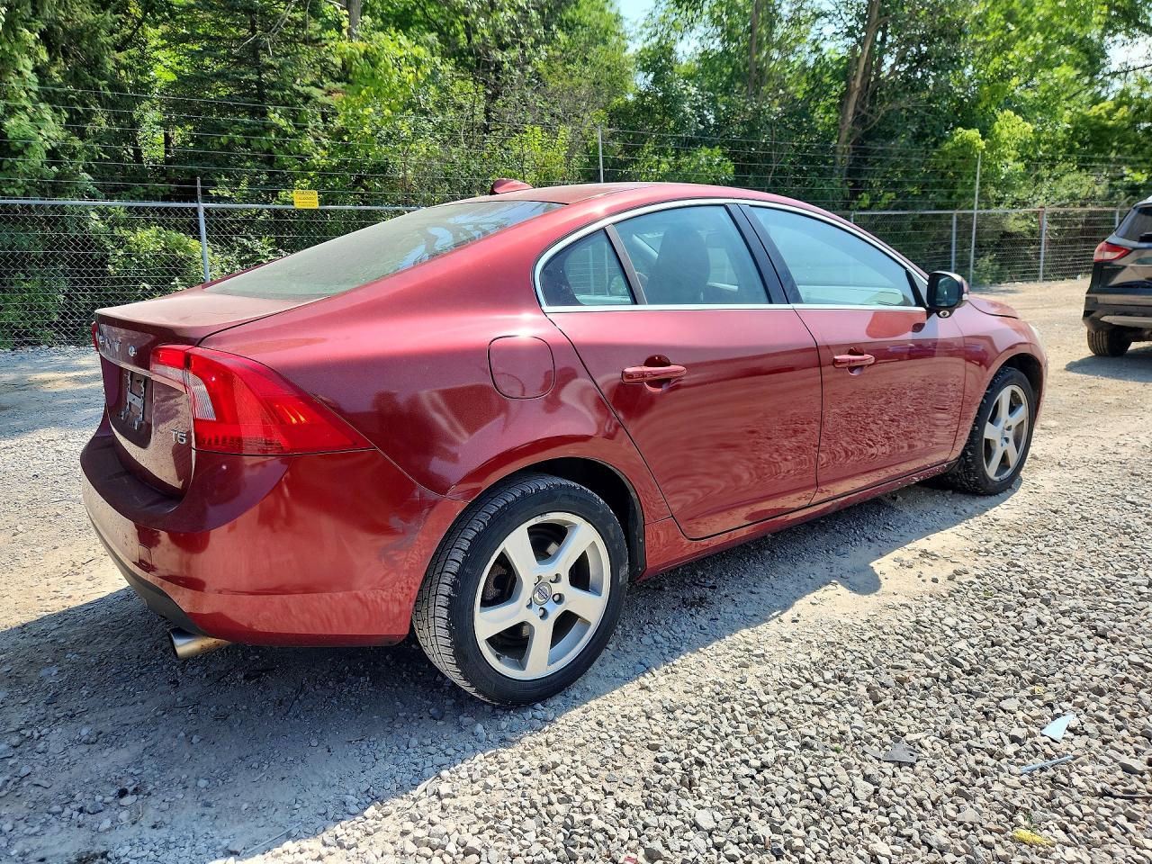 2013 Volvo S60 Red vin: YV1612FSXD2210878