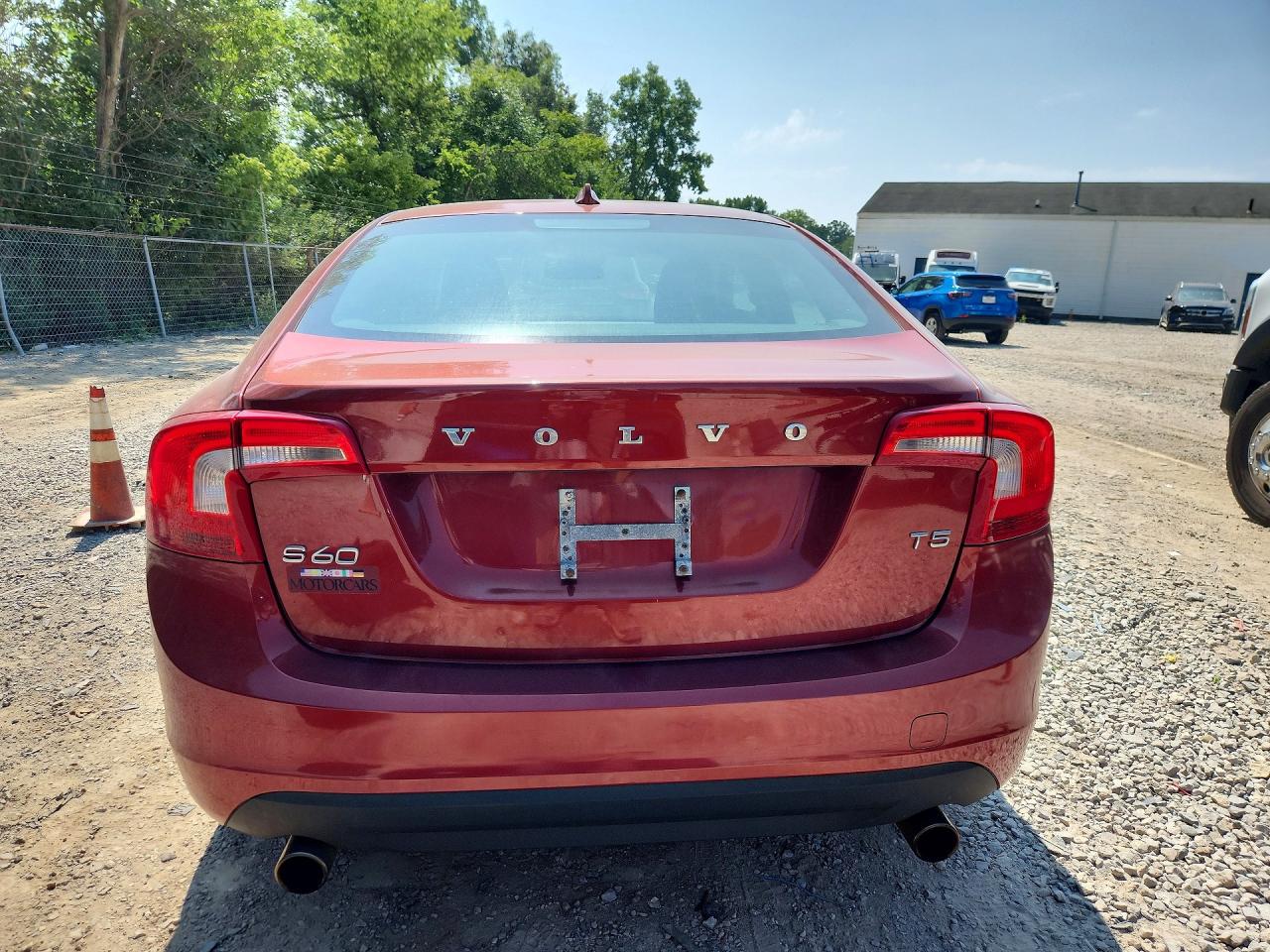 2013 Volvo S60 Red vin: YV1612FSXD2210878