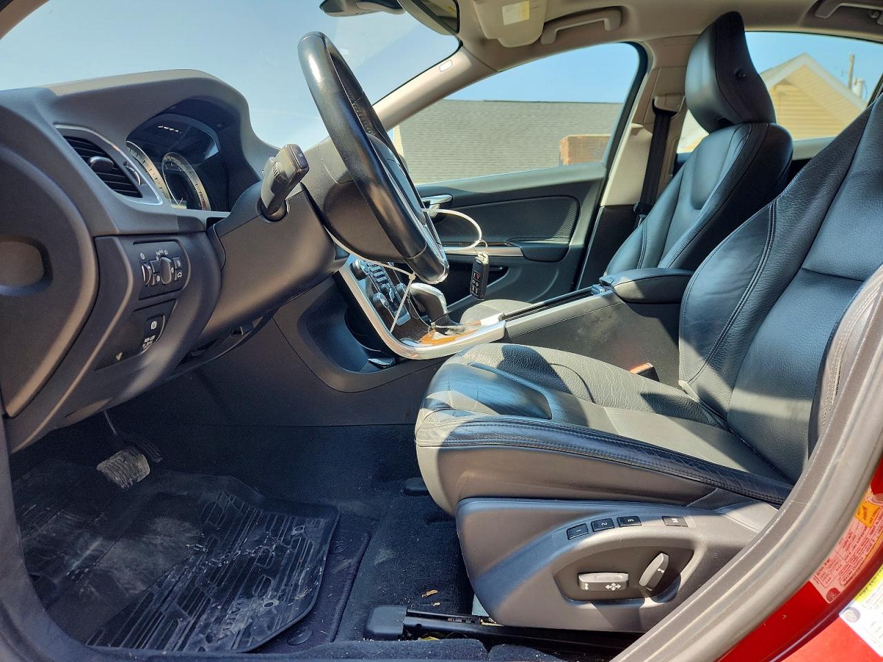 2013 Volvo S60 Red vin: YV1612FSXD2210878
