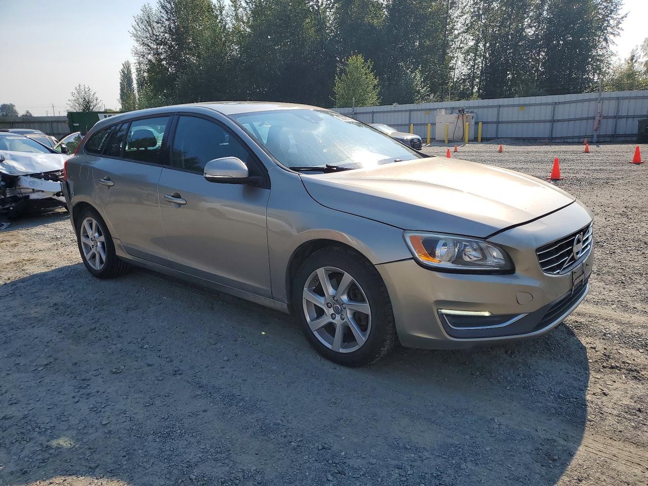 2015 Volvo V60 Серебряный vin: YV1612SA8F1202302