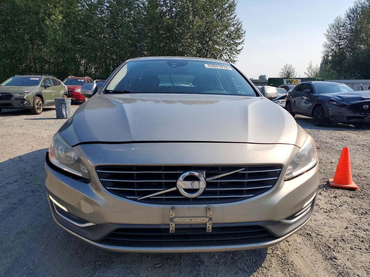 2015 Volvo V60 Серебряный vin: YV1612SA8F1202302