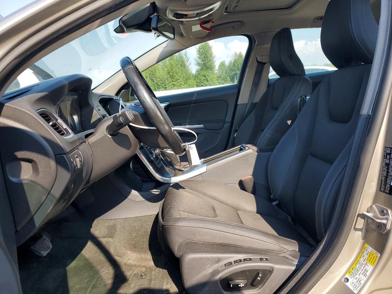 2015 Volvo V60 Серебряный vin: YV1612SA8F1202302