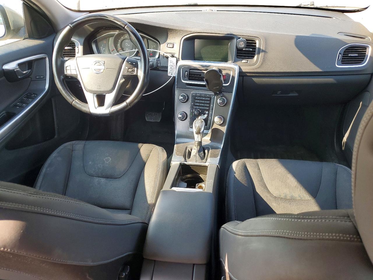 2015 Volvo V60 Серебряный vin: YV1612SA8F1202302