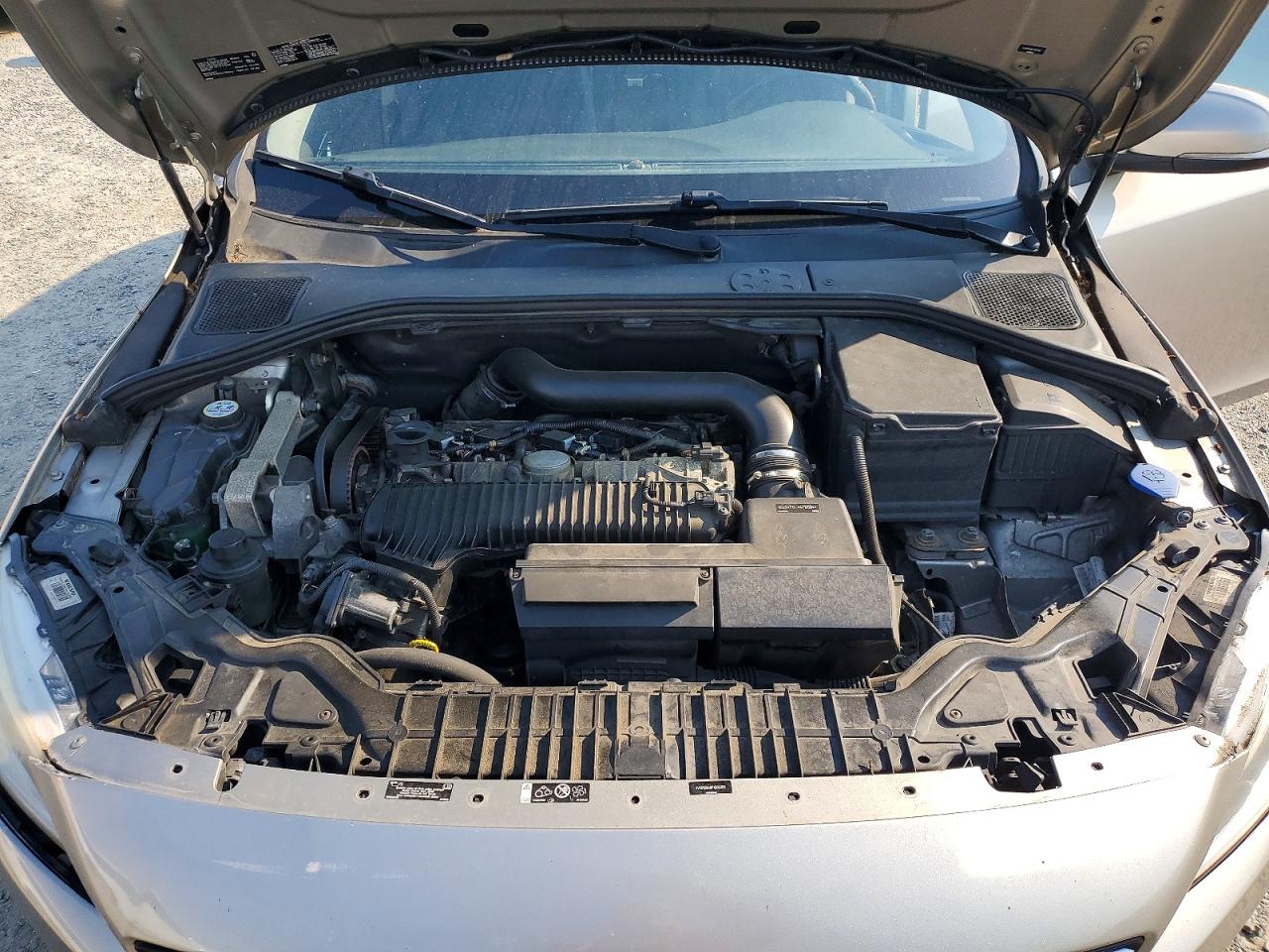 2015 Volvo V60 Серебряный vin: YV1612SA8F1202302
