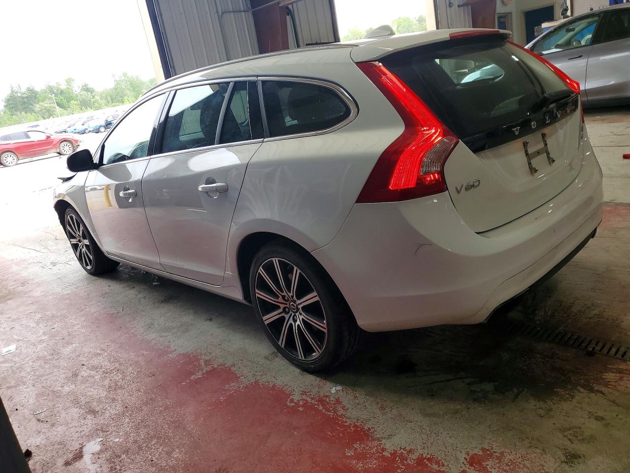 2015 Volvo V60 Premier White vin: YV1612SB1F1210749