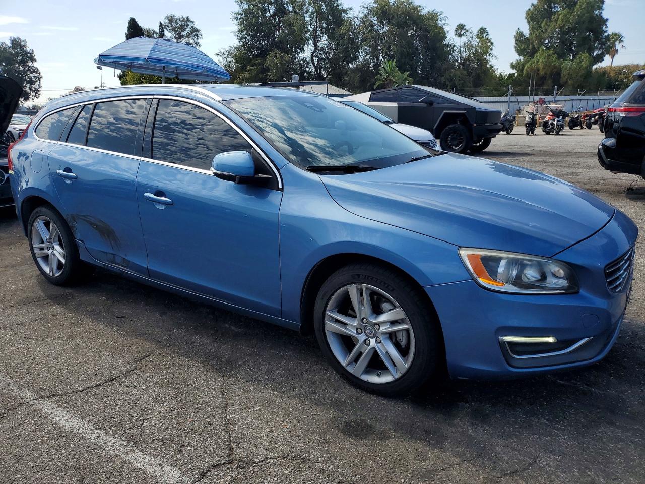 2015 Volvo V60 Premier Синий vin: YV1612SB5F1190957