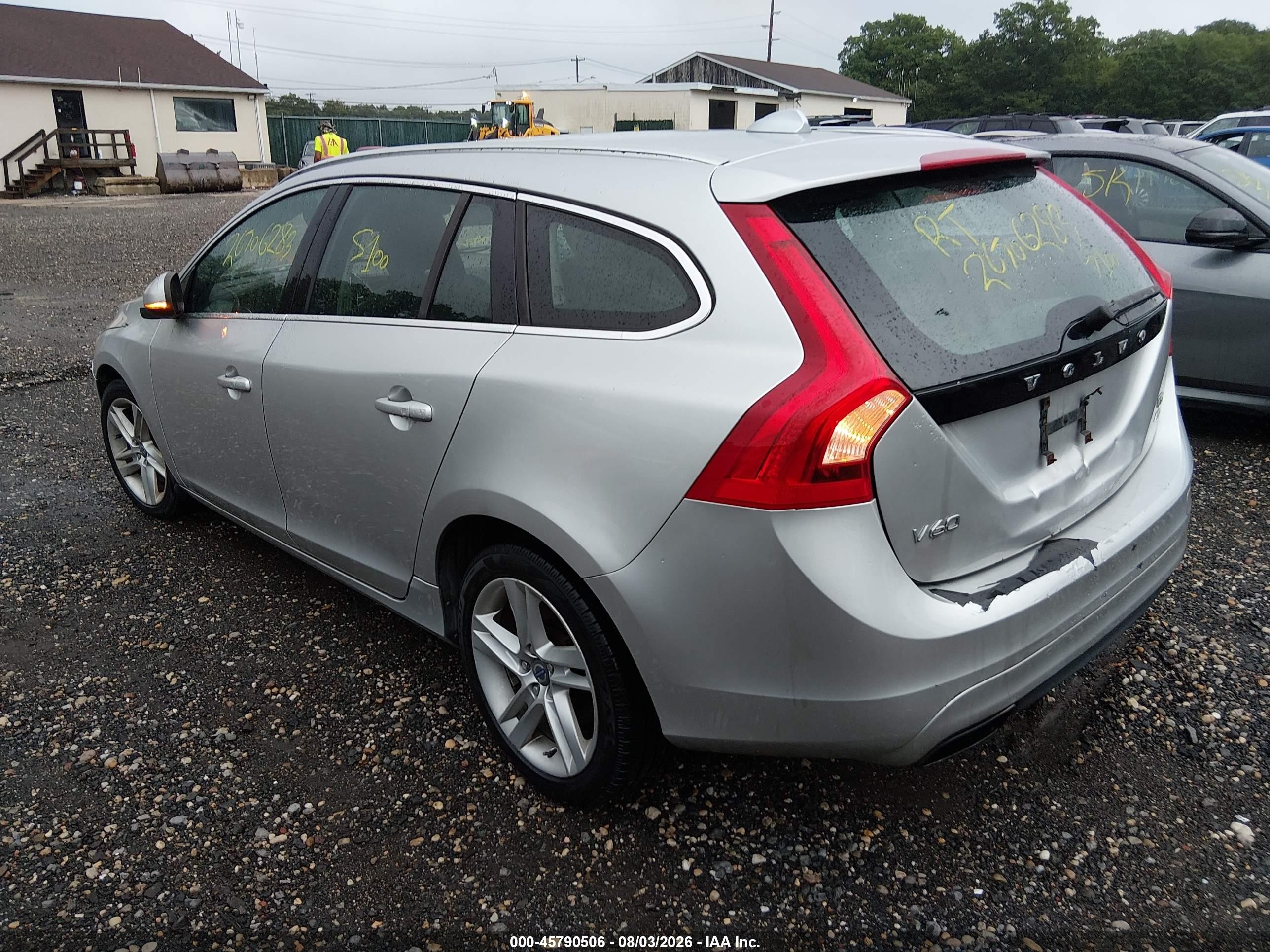 2015 Volvo V60 T5 Premier Gray vin: YV1612SB8F1186658