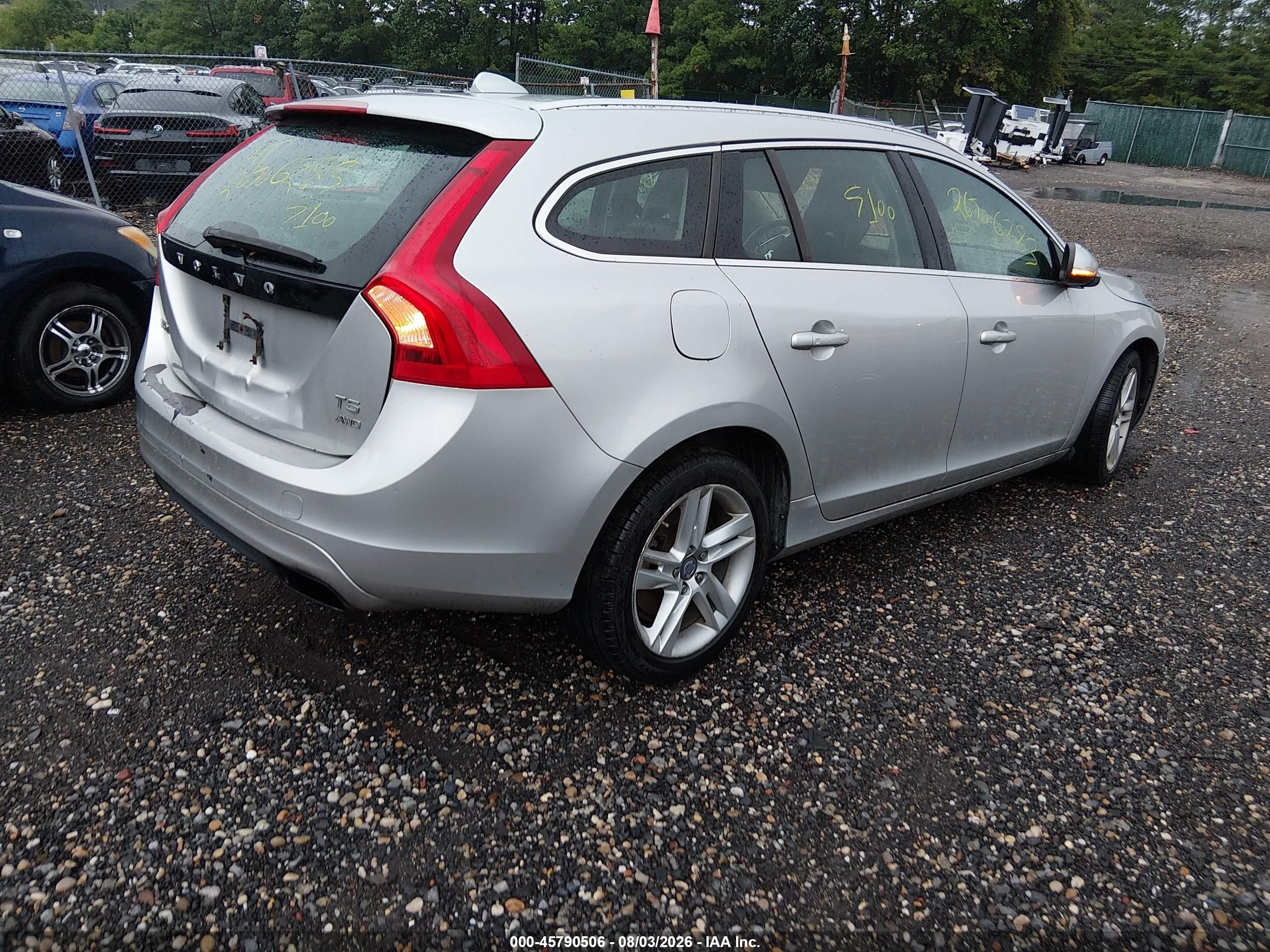 2015 Volvo V60 T5 Premier Gray vin: YV1612SB8F1186658
