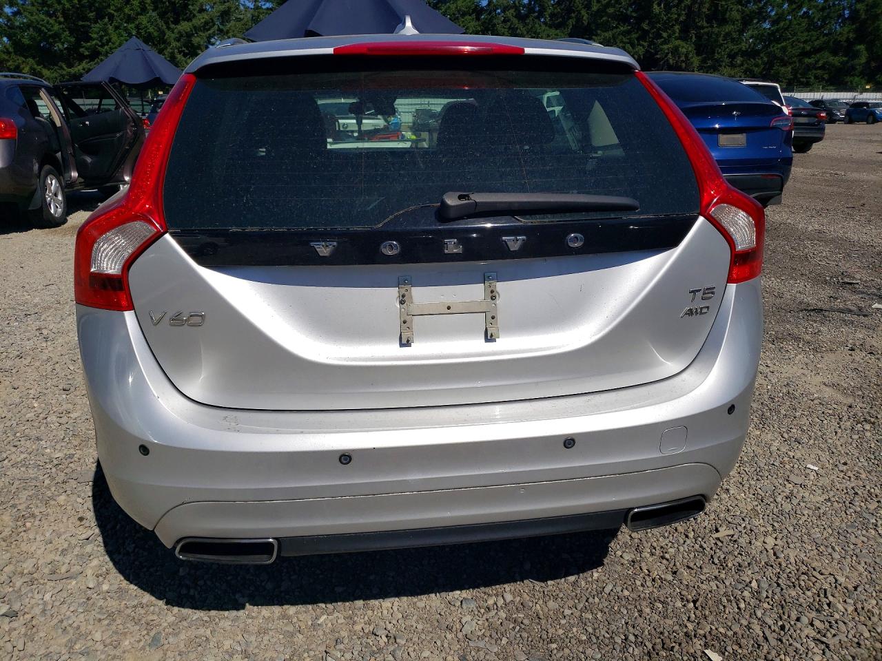 2015 Volvo V60 Premier Silver vin: YV1612SB9F1186314