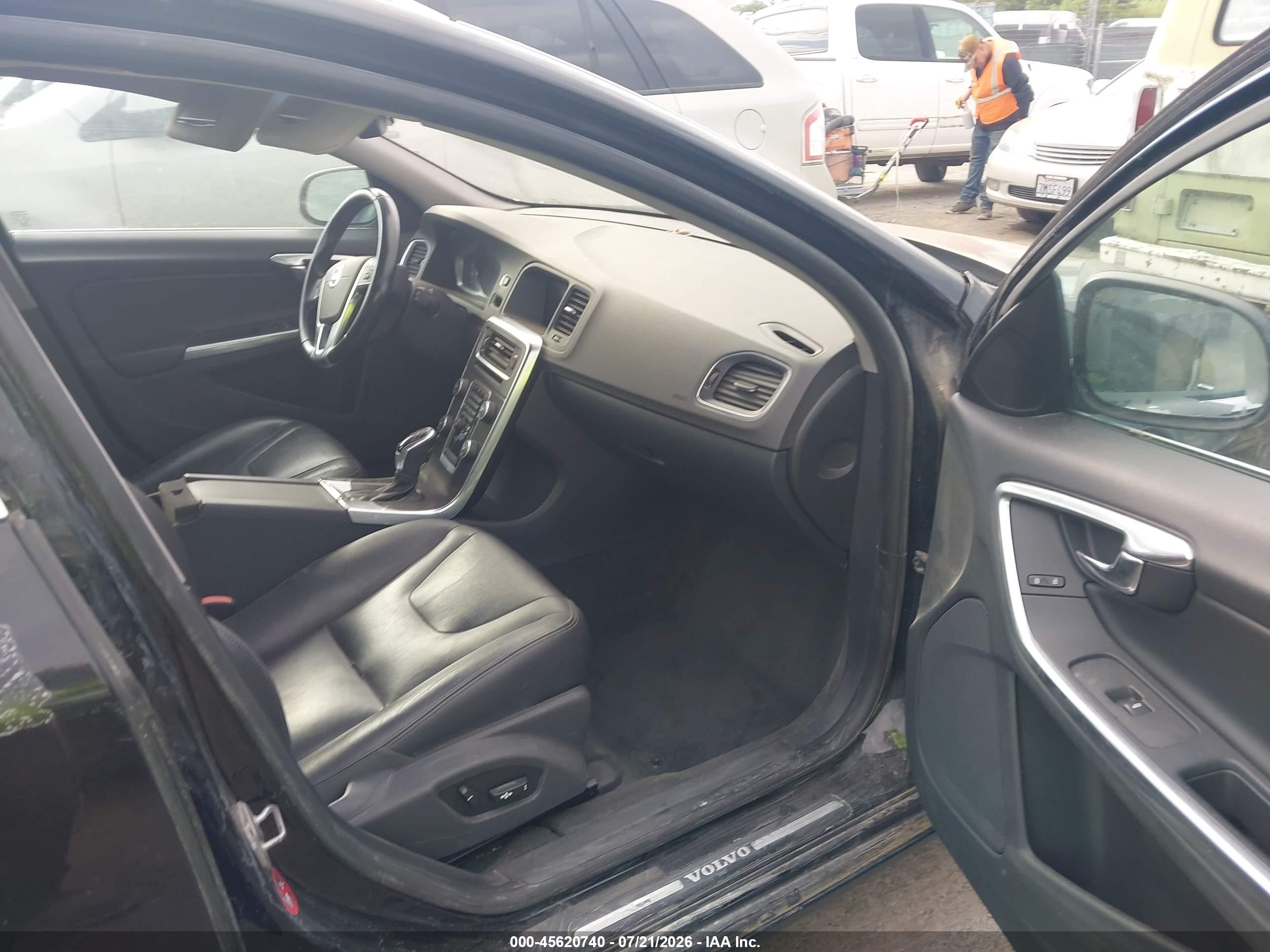 2015 Volvo V60 T5 Premier Black vin: YV1612SB9F1201376