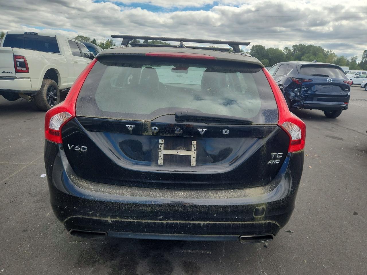 2015 Volvo V60 Premier Черный vin: YV1612SB9F1202009