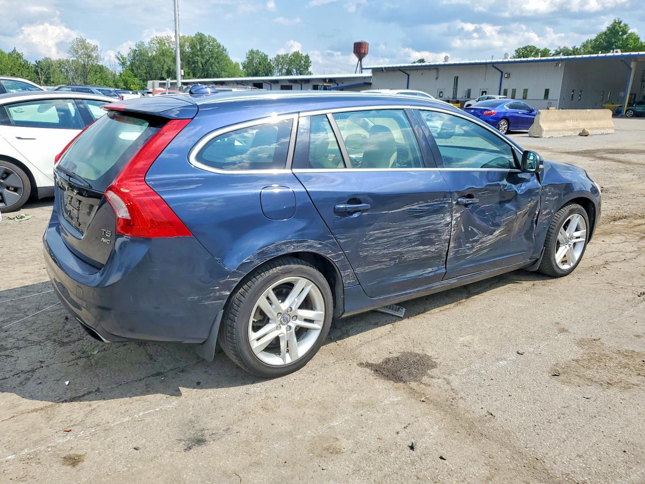 2015 Volvo V60 Premier+ Blue vin: YV1612SC0F1189076