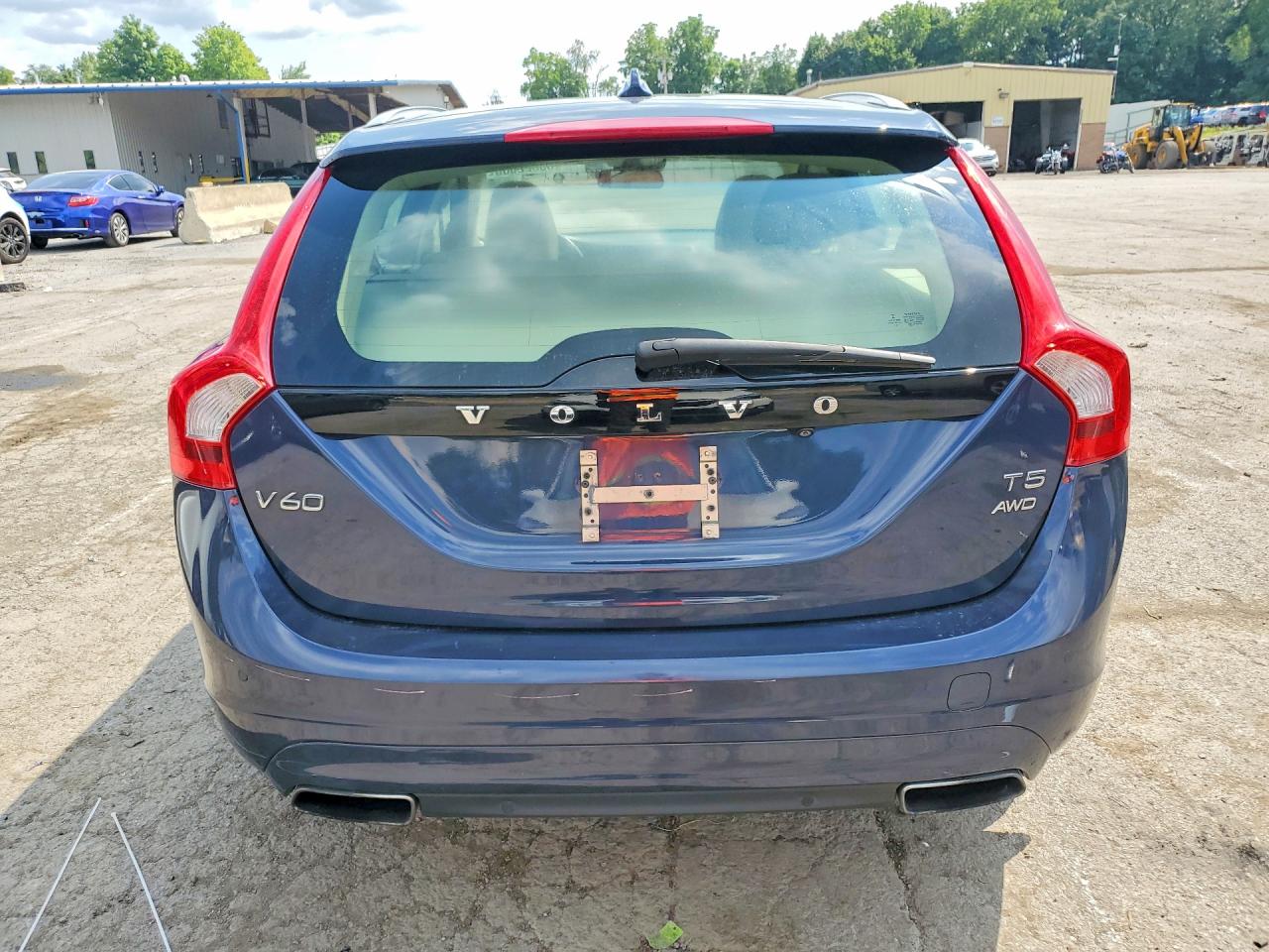 2015 Volvo V60 Premier+ Blue vin: YV1612SC0F1189076