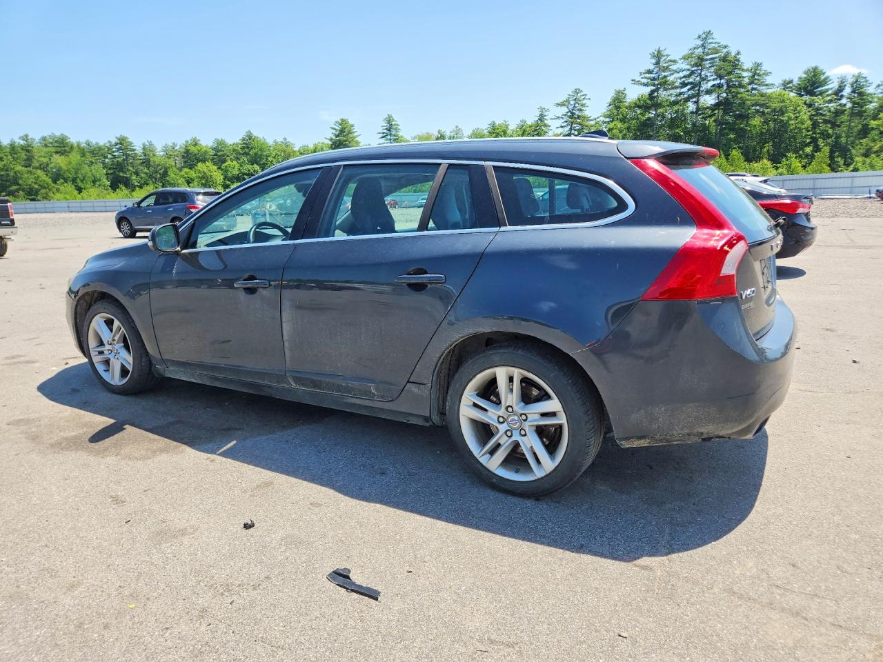 2015 Volvo V60 T5 Platinum 4d W Black vin: YV1612SD4F1204655