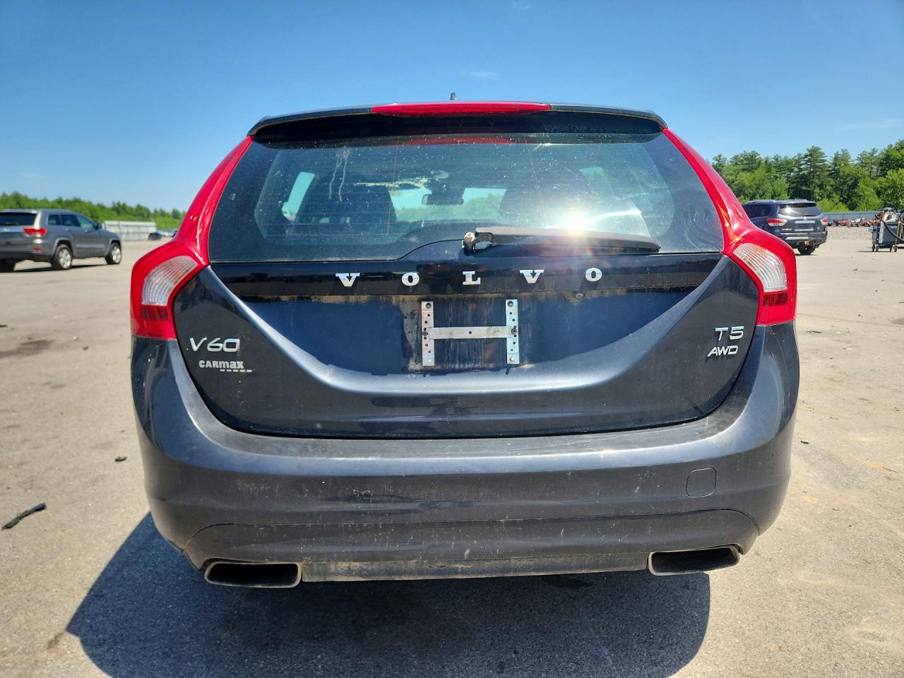 2015 Volvo V60 T5 Platinum 4d W Black vin: YV1612SD4F1204655