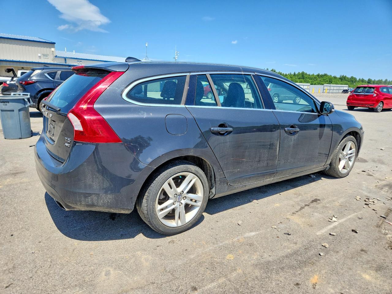2015 Volvo V60 T5 Platinum 4d W Black vin: YV1612SD4F1204655