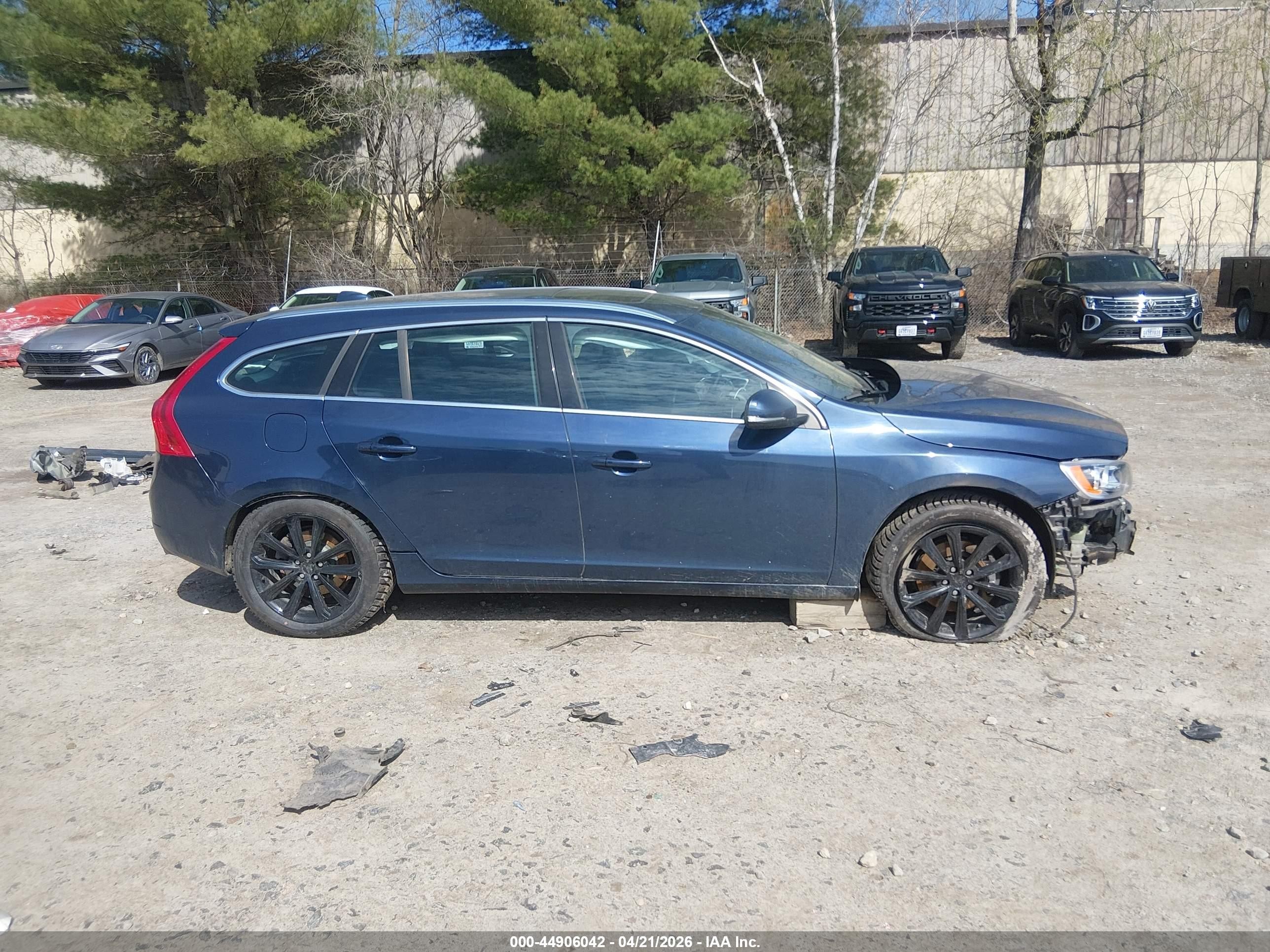 2015 Volvo V60 T5 Premier Blue vin: YV1612SK2F1233778