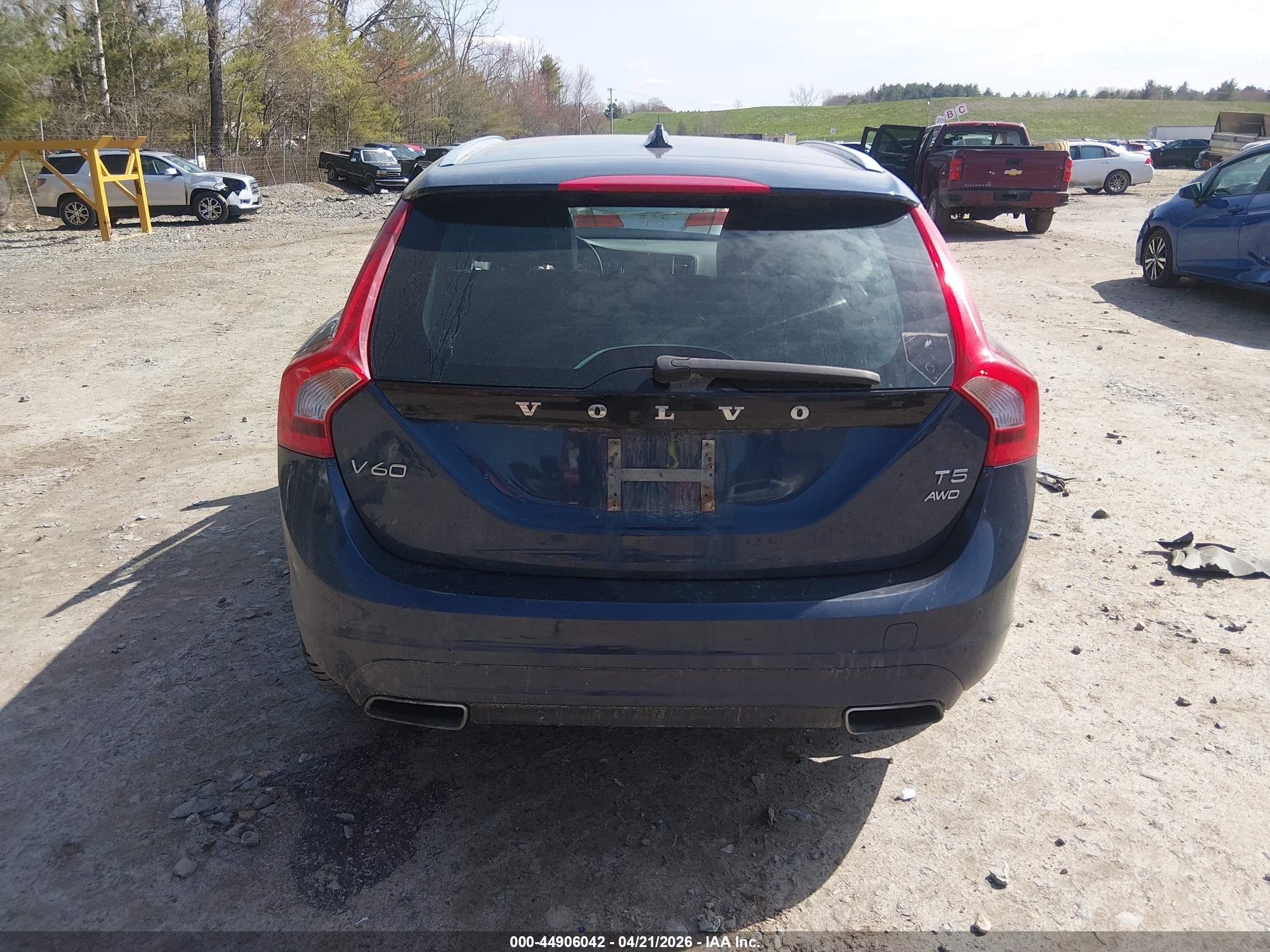 2015 Volvo V60 T5 Premier Blue vin: YV1612SK2F1233778