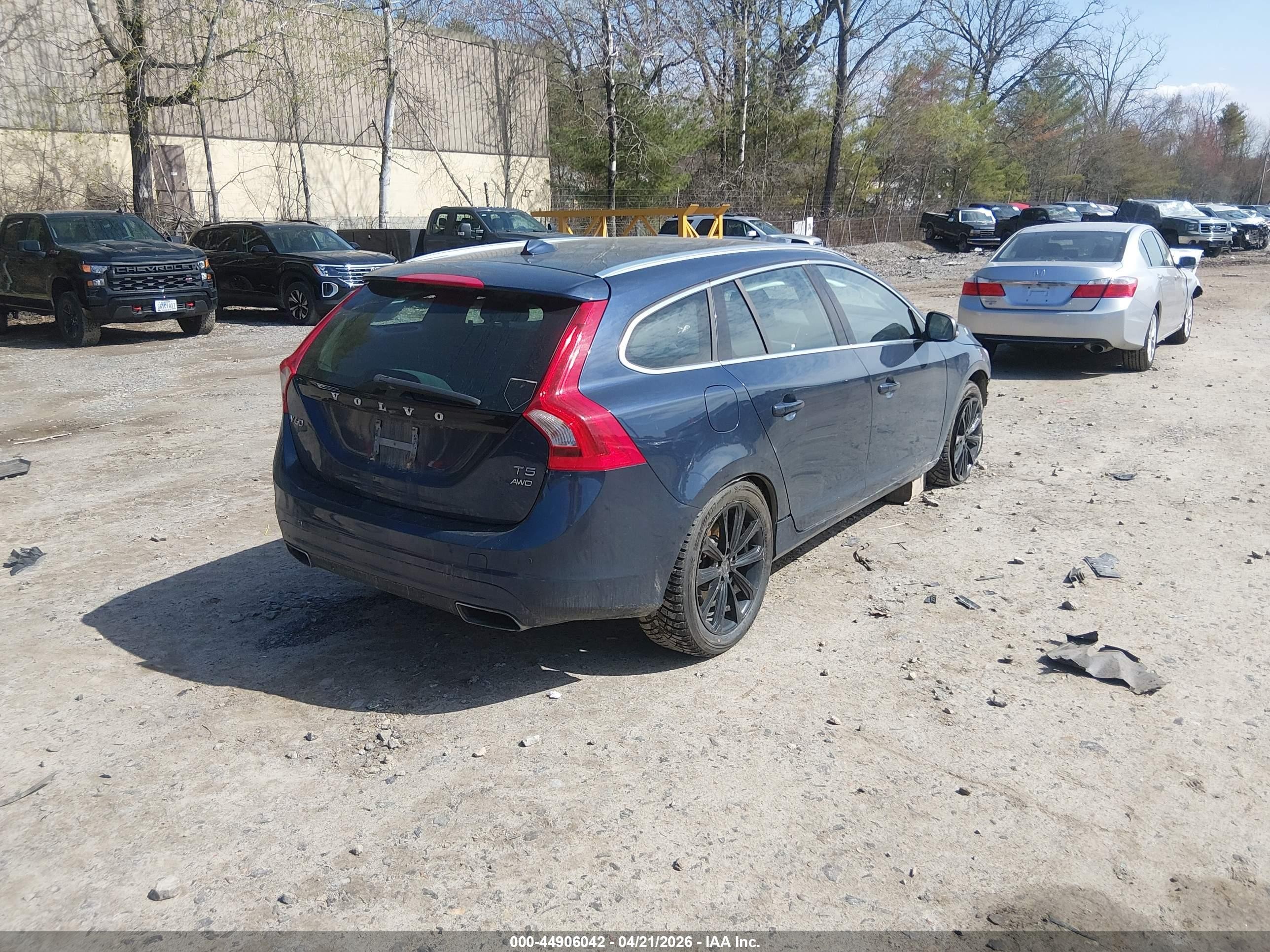 2015 Volvo V60 T5 Premier Blue vin: YV1612SK2F1233778